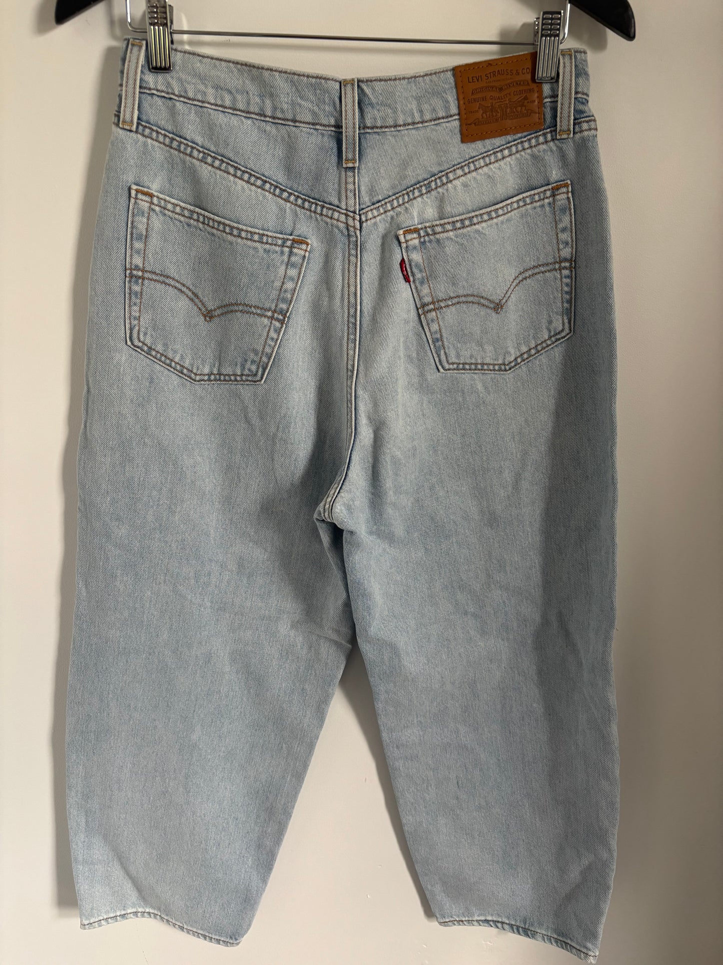 Levi's Balloon Denim in Lightwash | 29