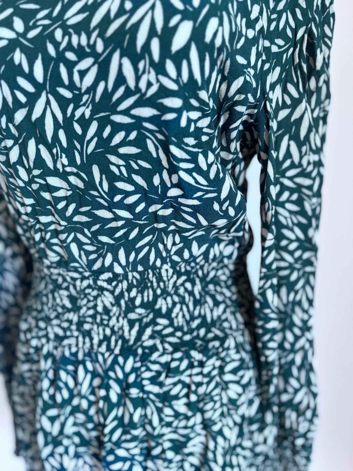 Apricot Silhouette Leaf Smocked Dress | Sz 10 (Large)