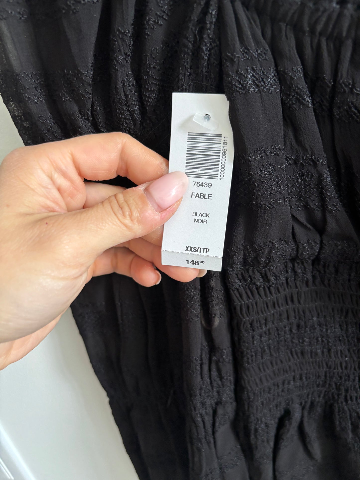 NWT Wilfred/ Aritzia Fable Off Shoulder Smocked Top | XXS