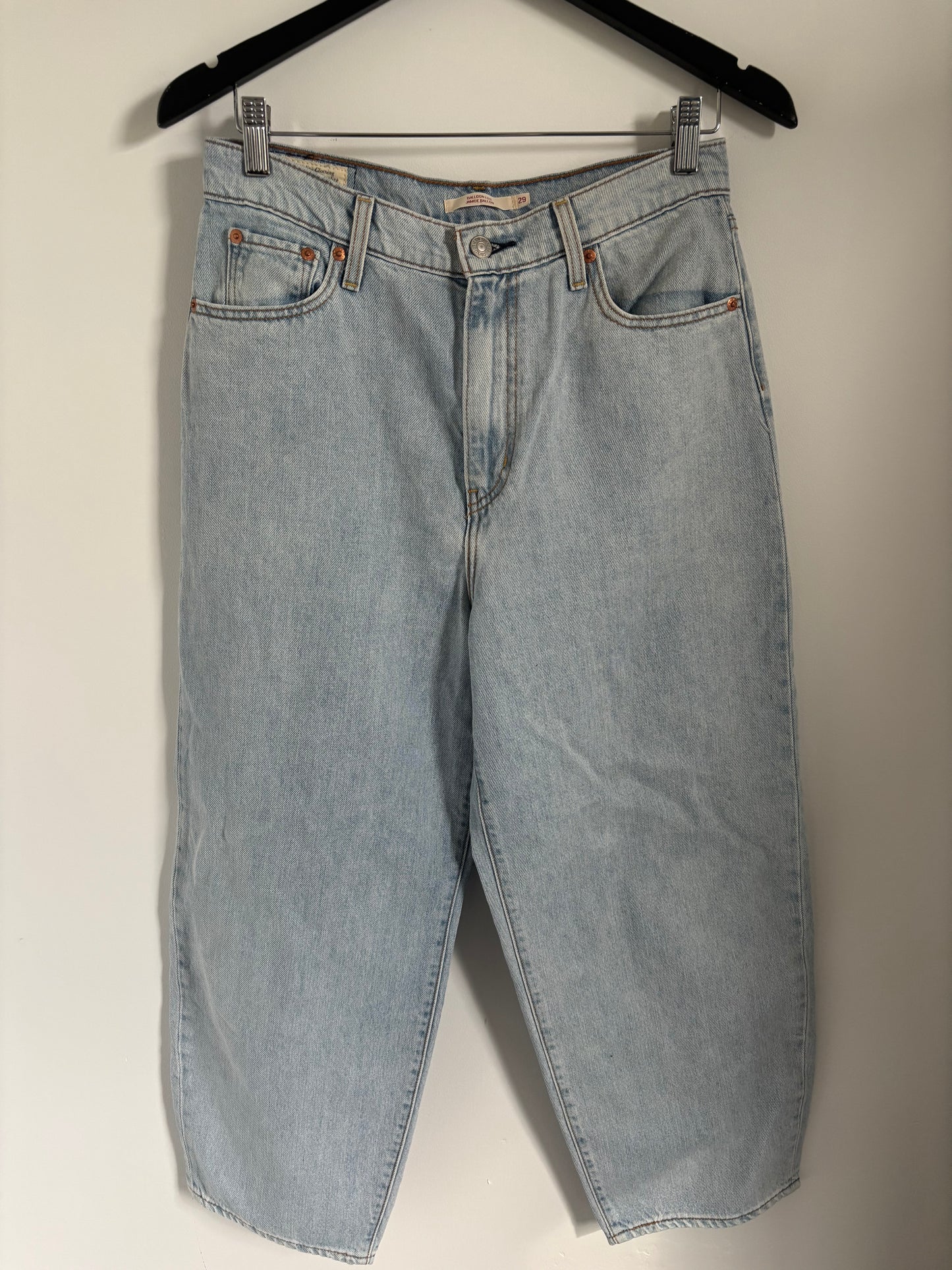 Levi's Balloon Denim in Lightwash | 29