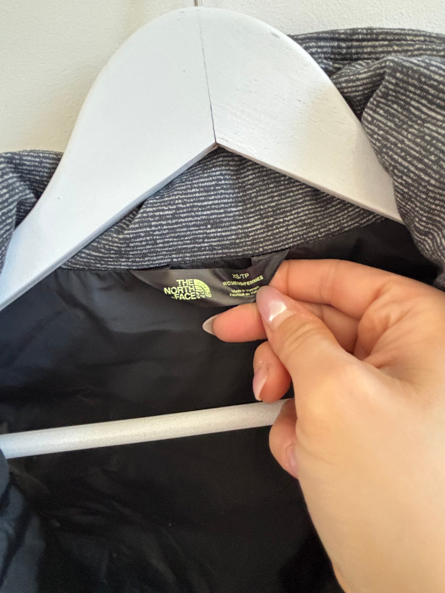 The North Face Charcoal Pseudio Vest | XS (O60M10)