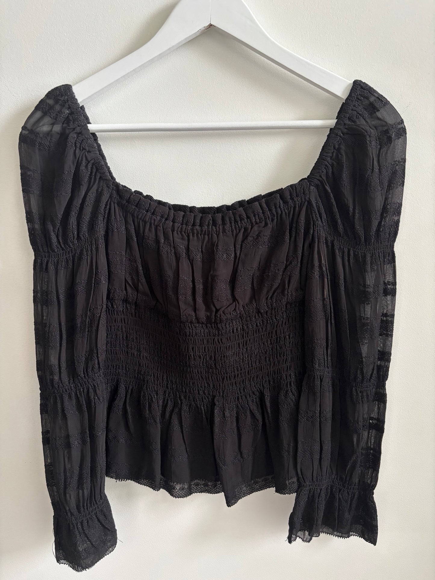 NWT Wilfred/ Aritzia Fable Off Shoulder Smocked Top | XXS