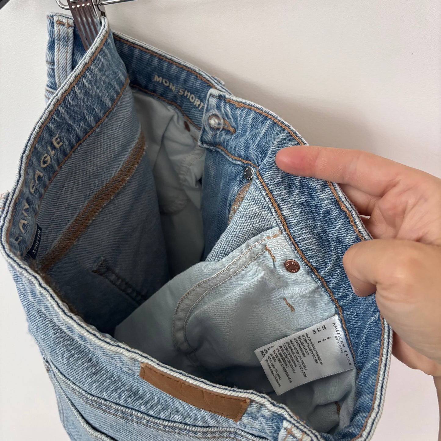 AE Strigid Mom Shorts / Crossover Waistline | Size 8 / Medium