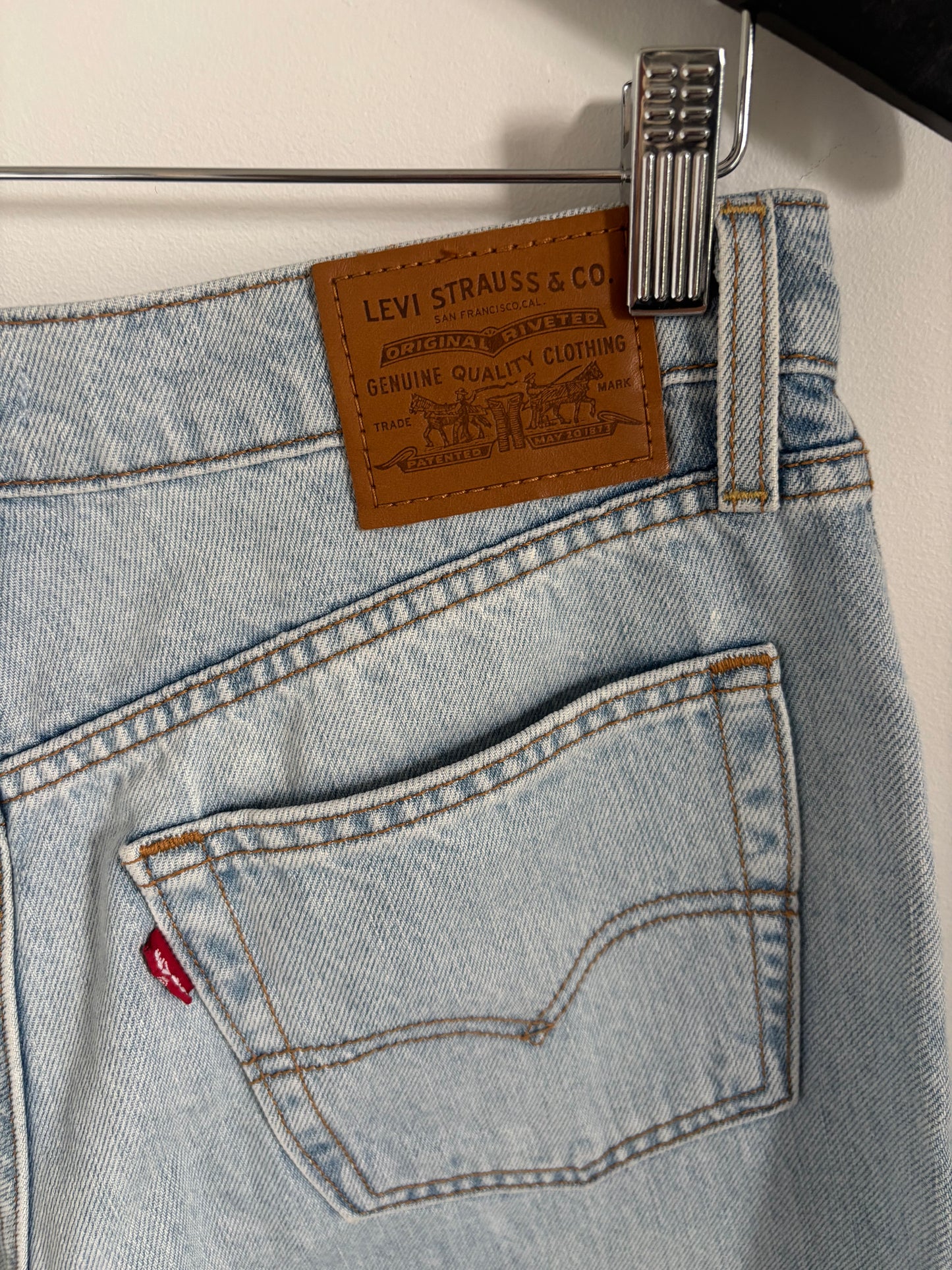 Levi's Balloon Denim in Lightwash | 29