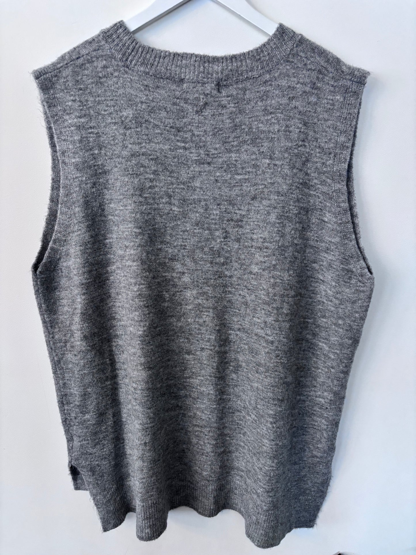 Lyla & Luxe Oversized V-Neck Sweater Vest | Sz Large (AC1)