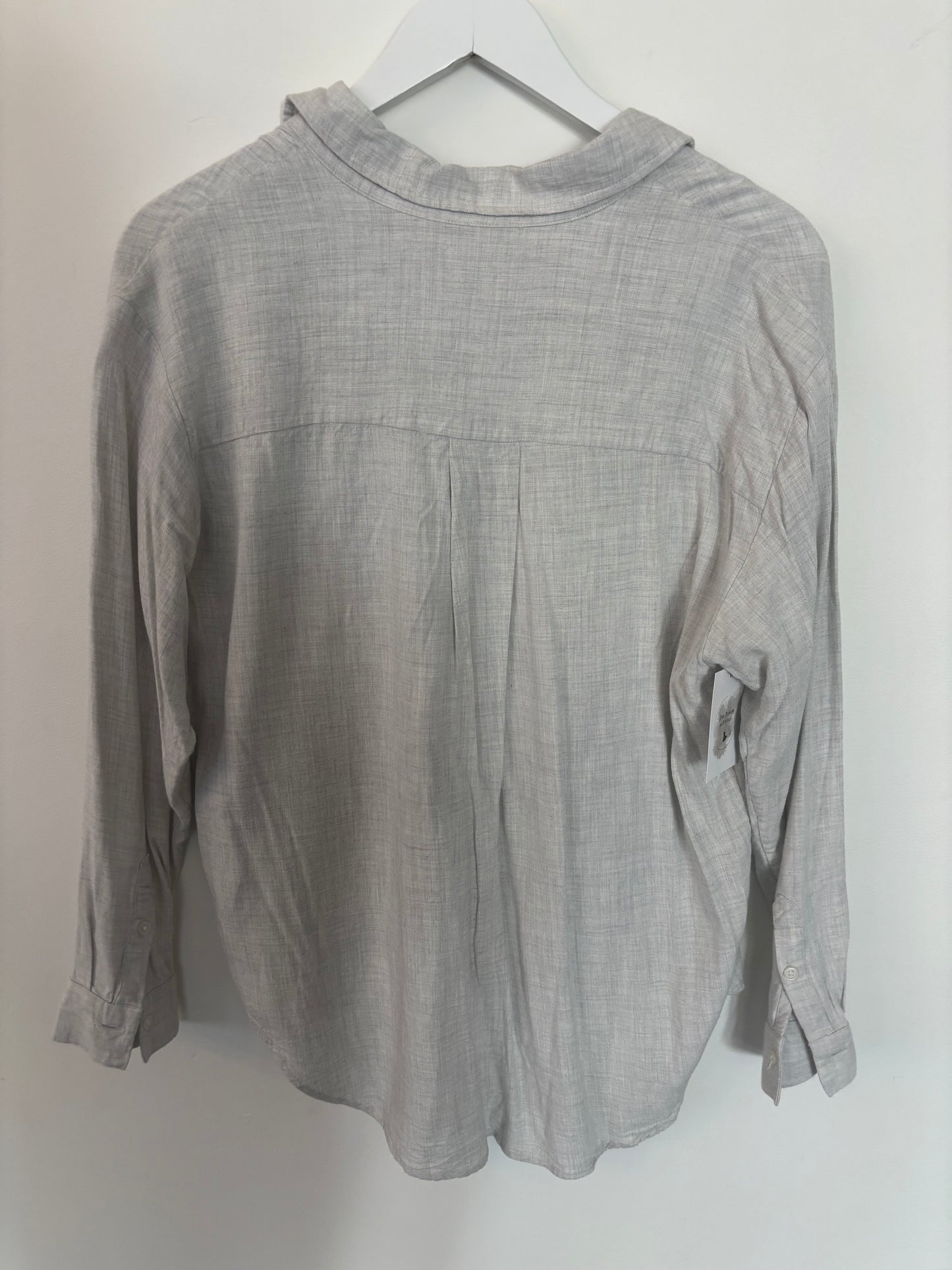 RW&Co Viscose Light Grey Button Up Top | Medium (N42S20)