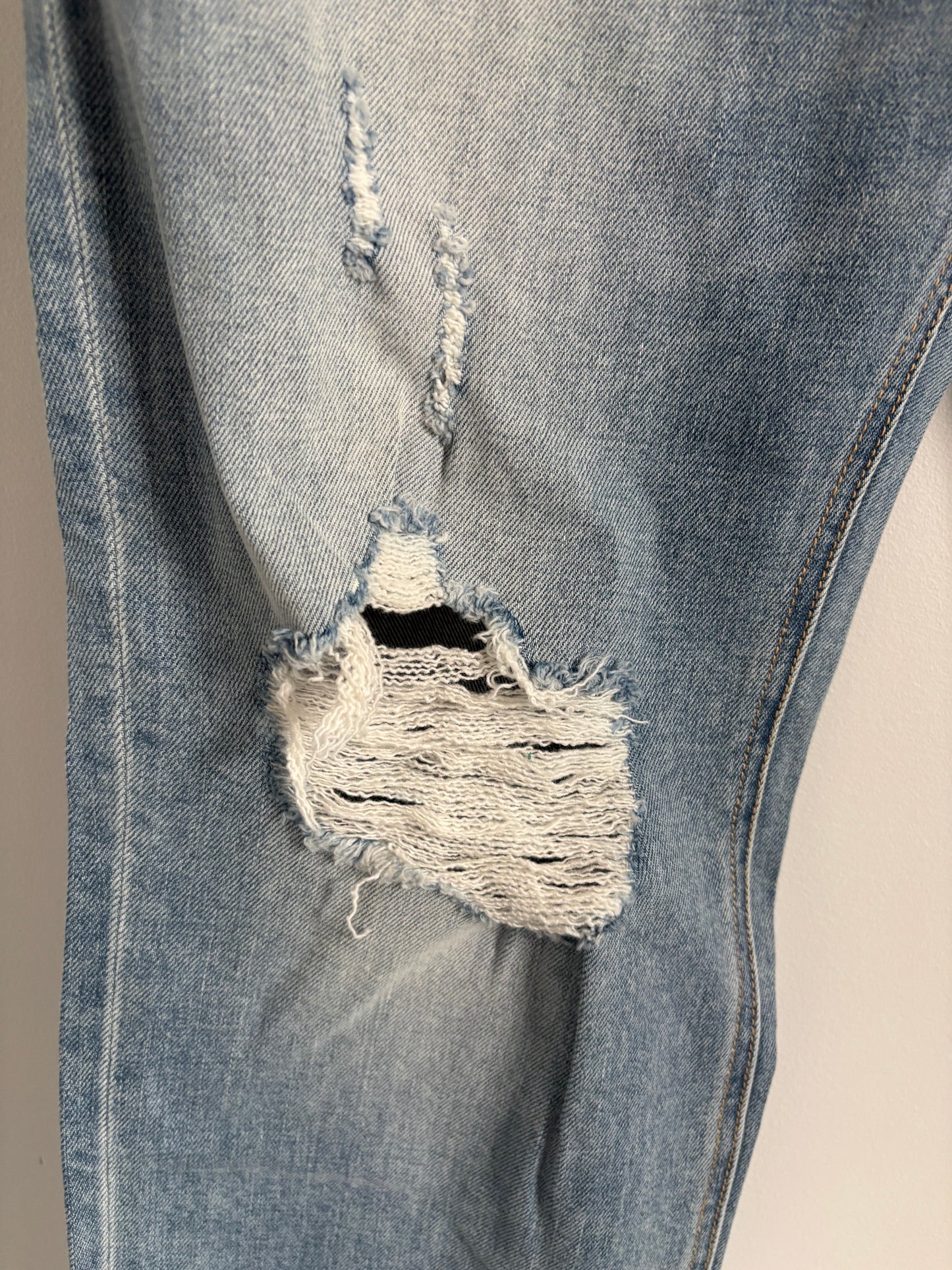Kancan NWT Straight Leg Distressed Denim | 29