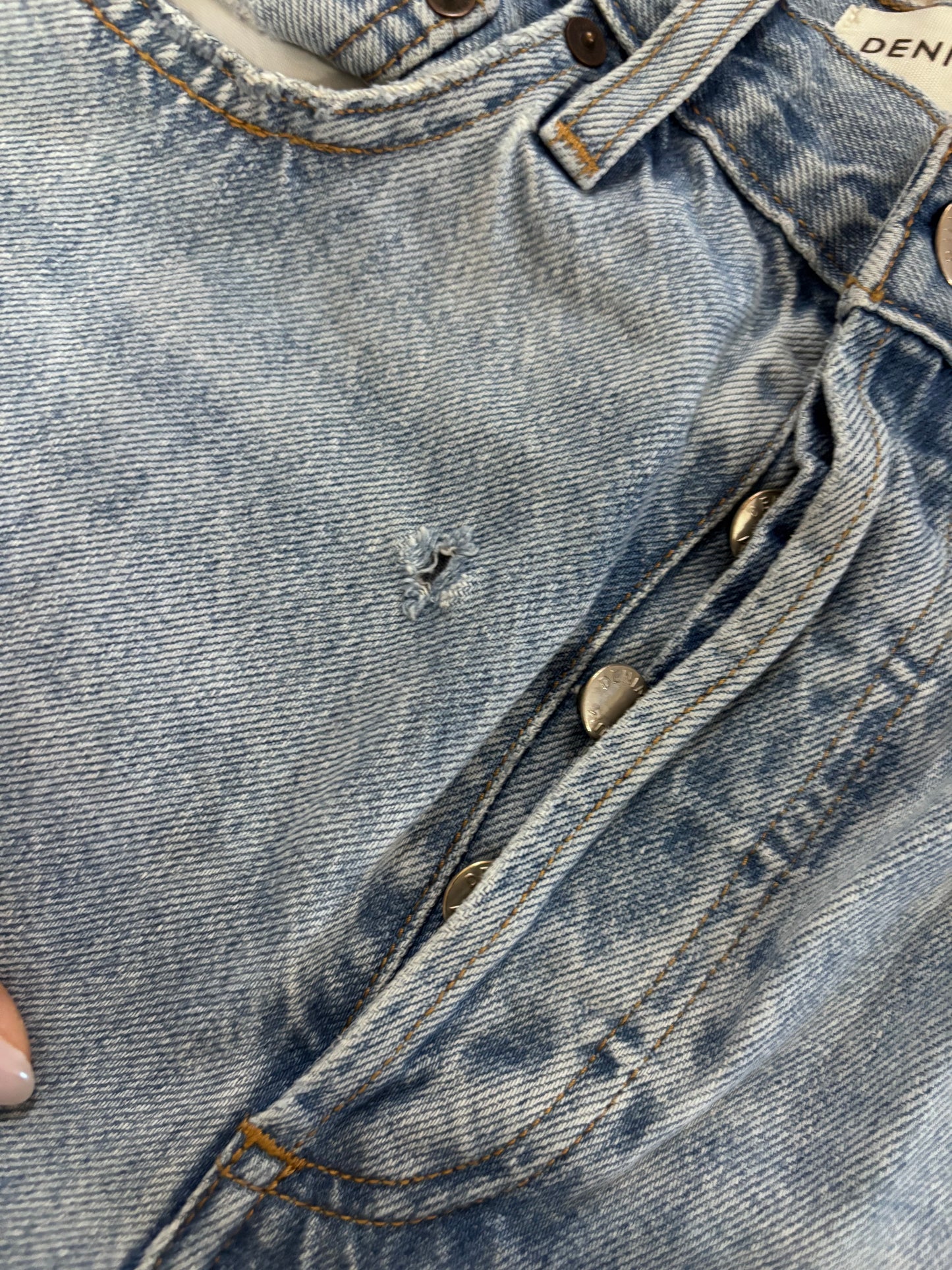 Denim Forum BF High Rise Loose Distressed (Flaw*) | Sz 27 (M173K6)