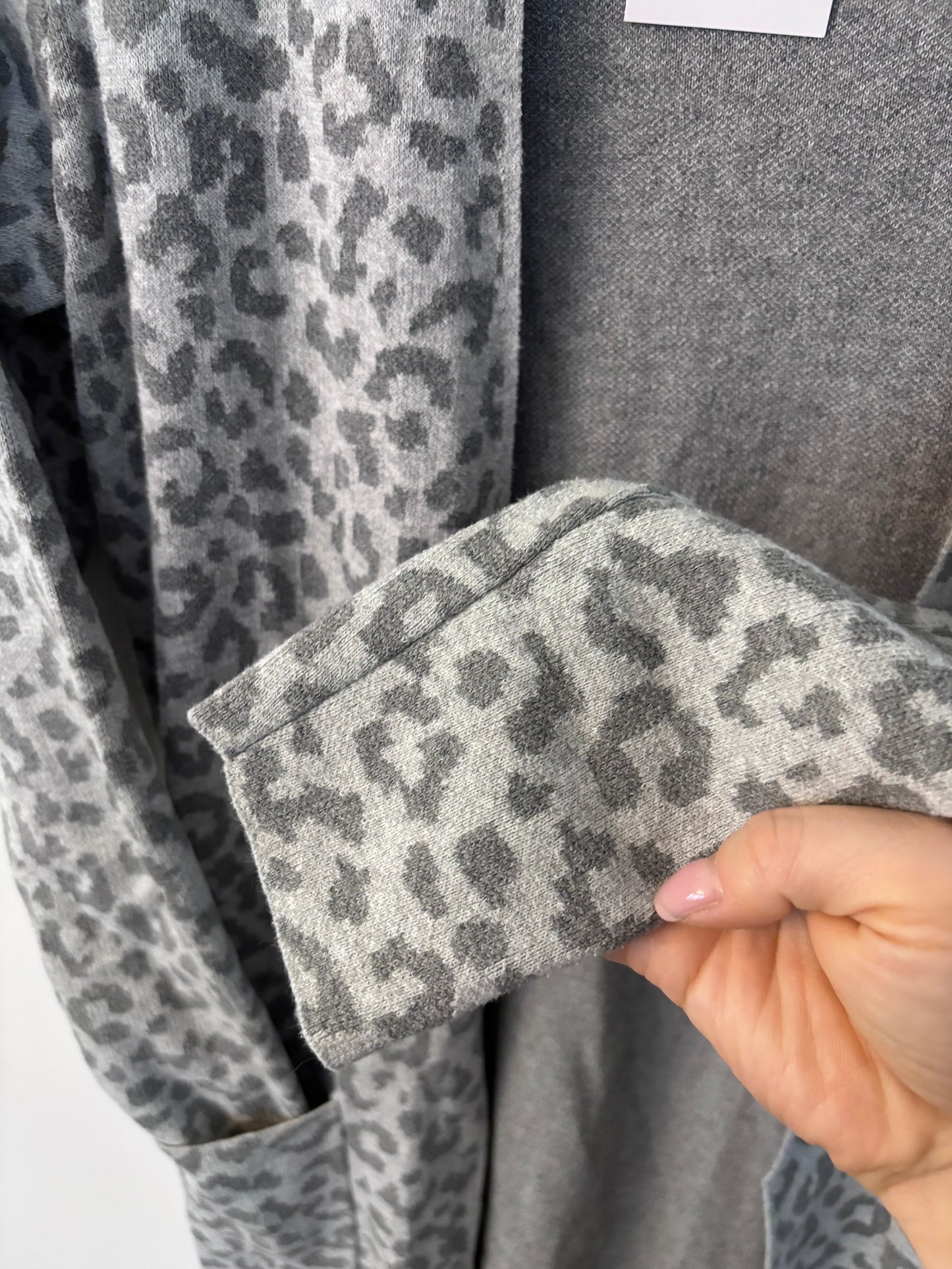 Jessica Simpson Grey Animal Print Cardigan | Sz Medium (Fits Like Small)(F06O9)