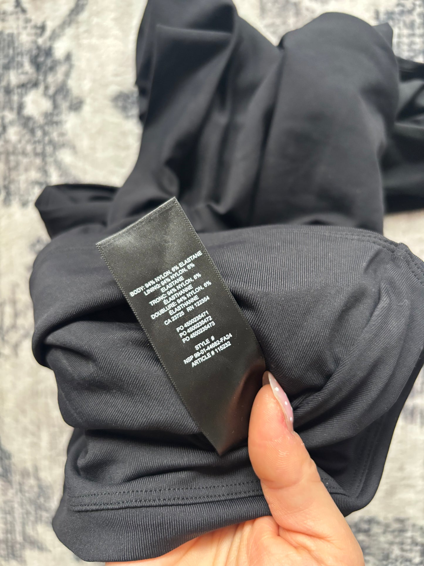 Aritzia Original Contour Flourish Top in Black | Medium (N185C8)