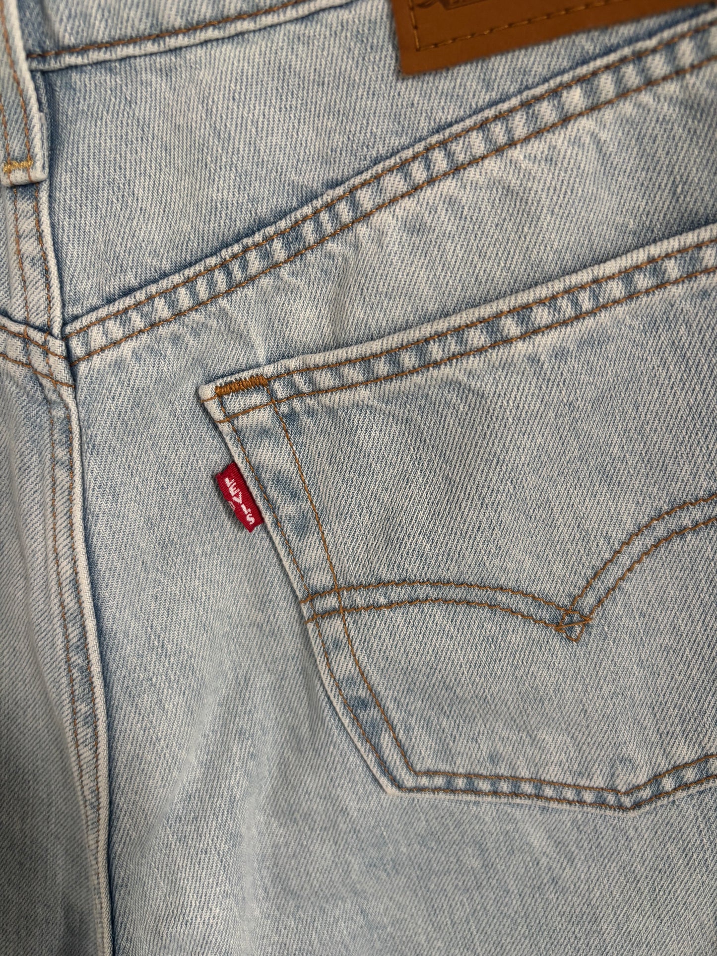 Levi's Balloon Denim in Lightwash | 29