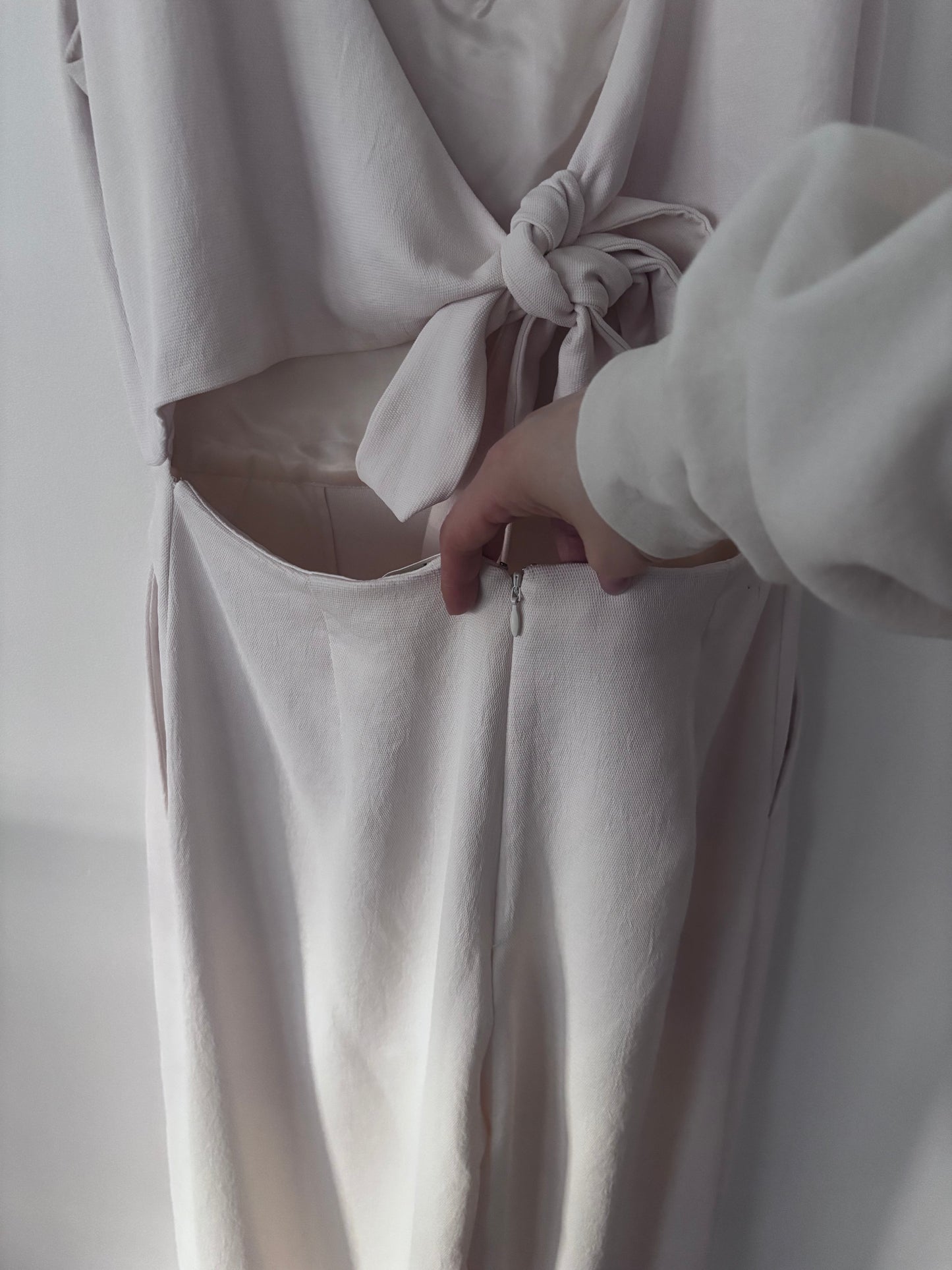 Aritzia Wilfred V Neck Ecoulement Wide Leg Jumpsuit | Sz 10 (flaw)