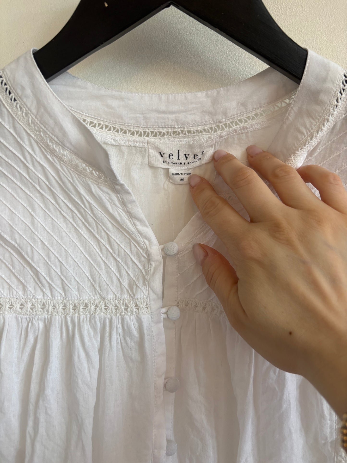 *Velvet by Graham & Spencer Yadira Poet Blouse | Medium