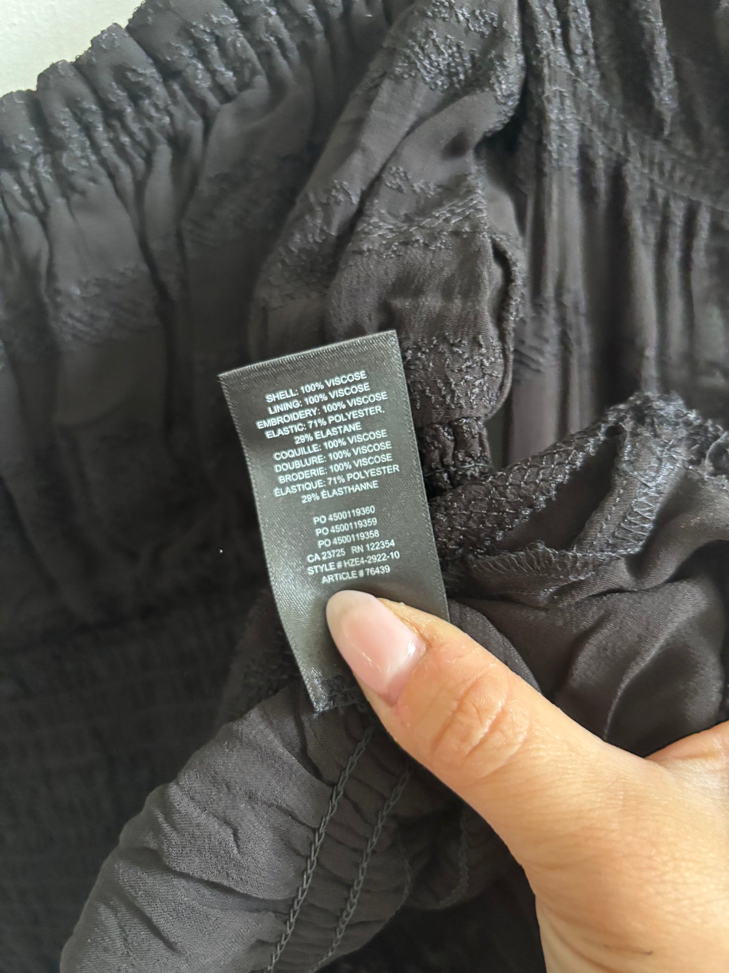 NWT Wilfred/ Aritzia Fable Off Shoulder Smocked Top | XXS
