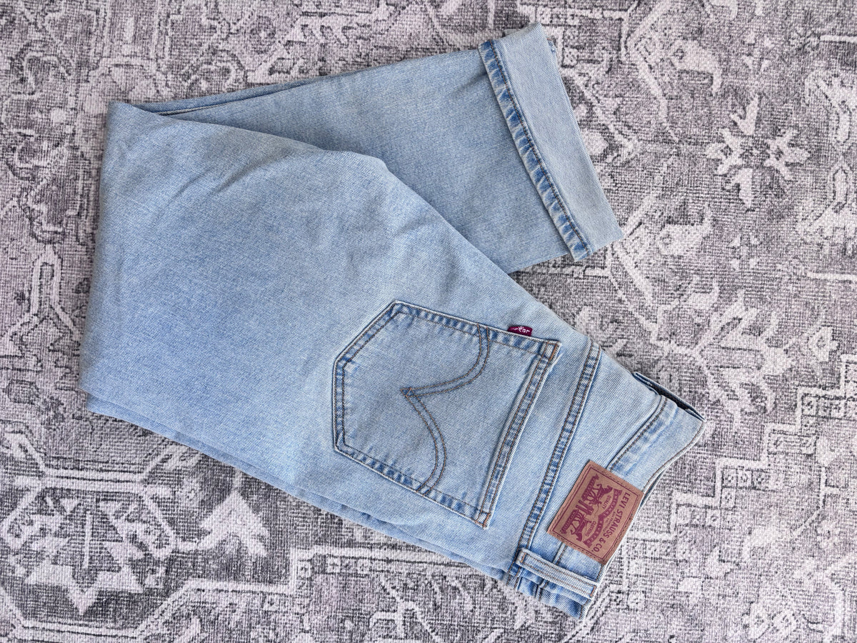 Levi's Lighwash Wedgie Straight Jeans | Sz 30 (cotton/poly/elastane, fits 28-30)