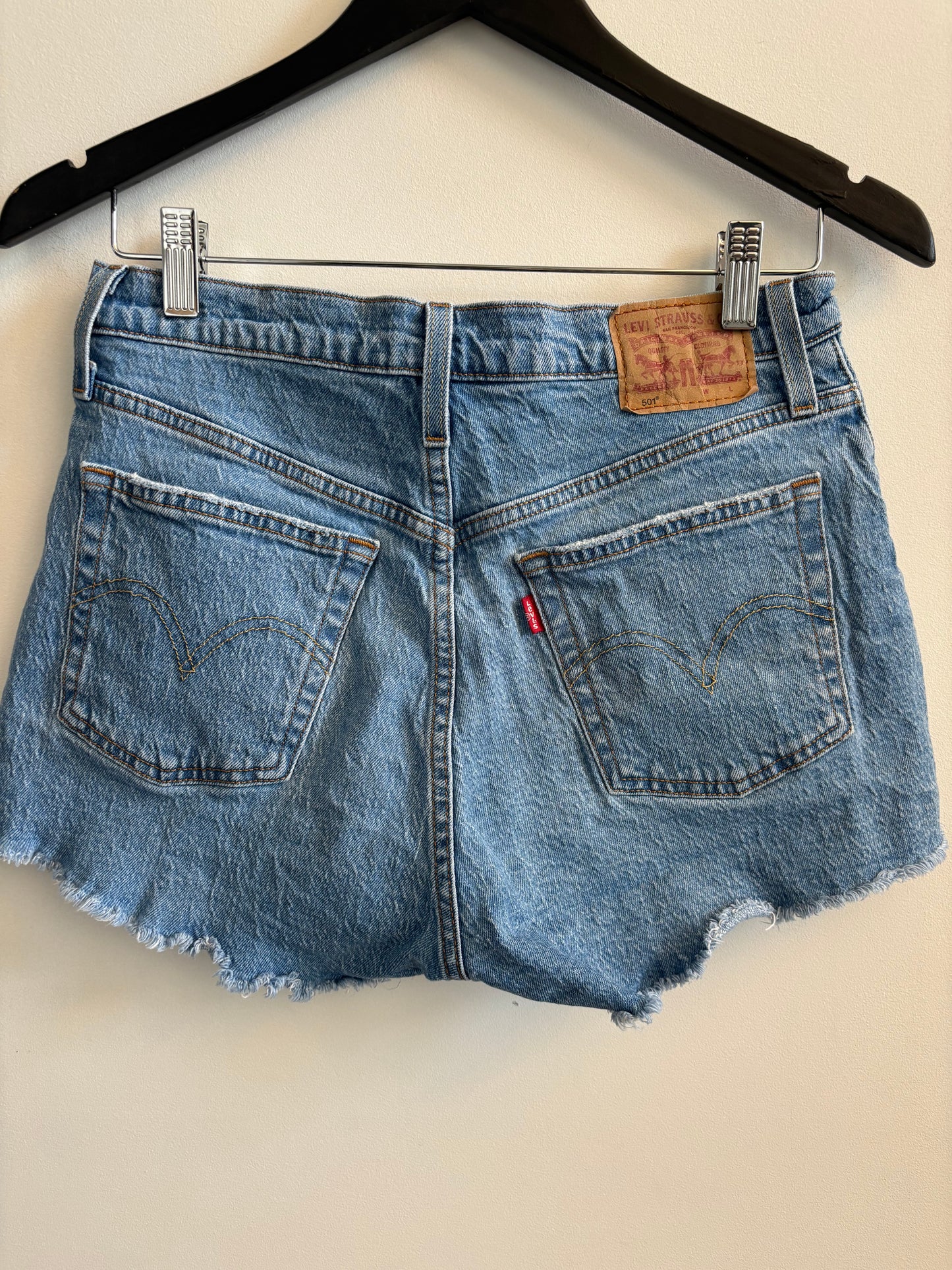 Levi 501 Classic Shorts Medium Wash | 28