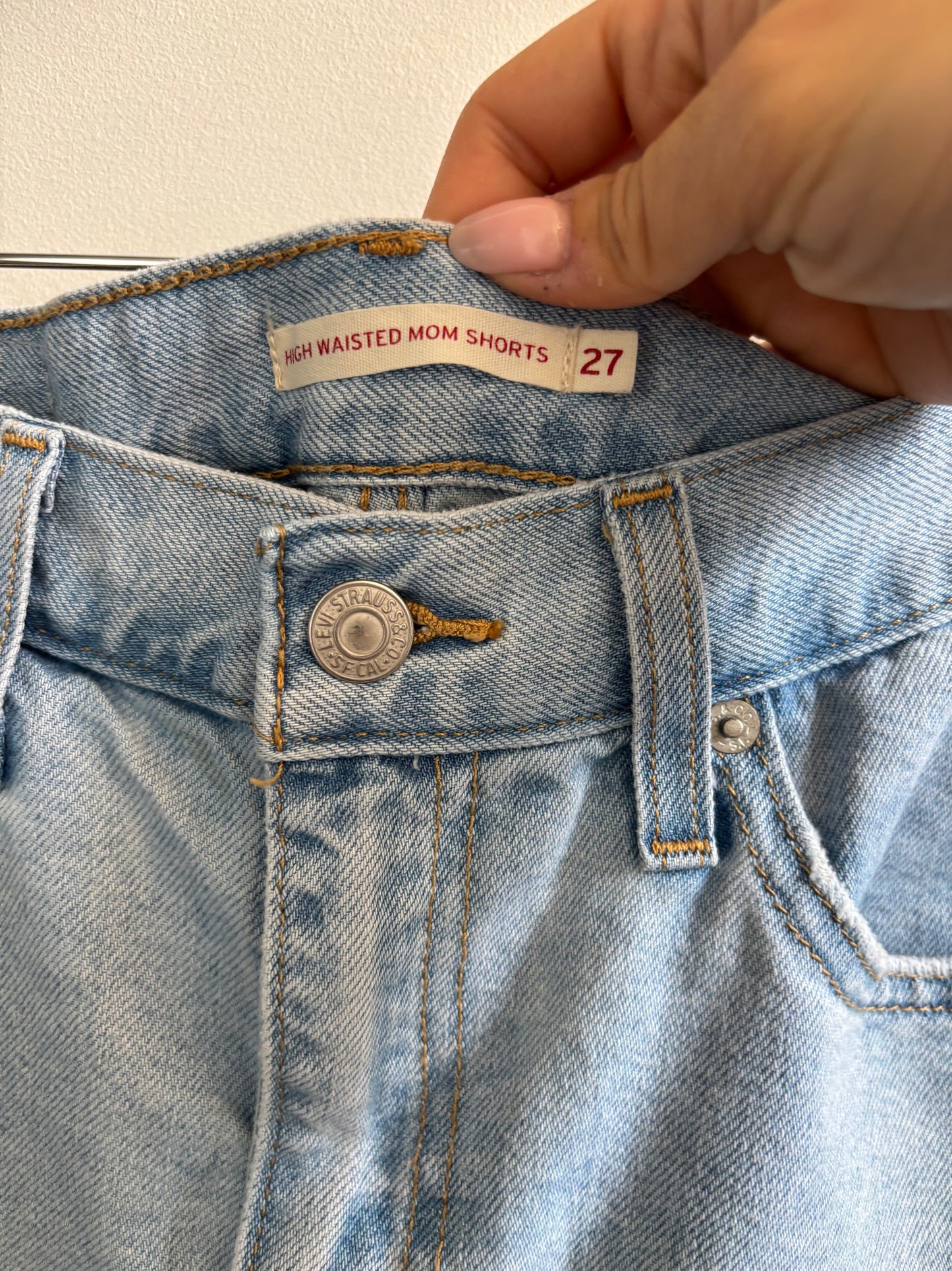 Levi's High Waist Mom Shorts | 27