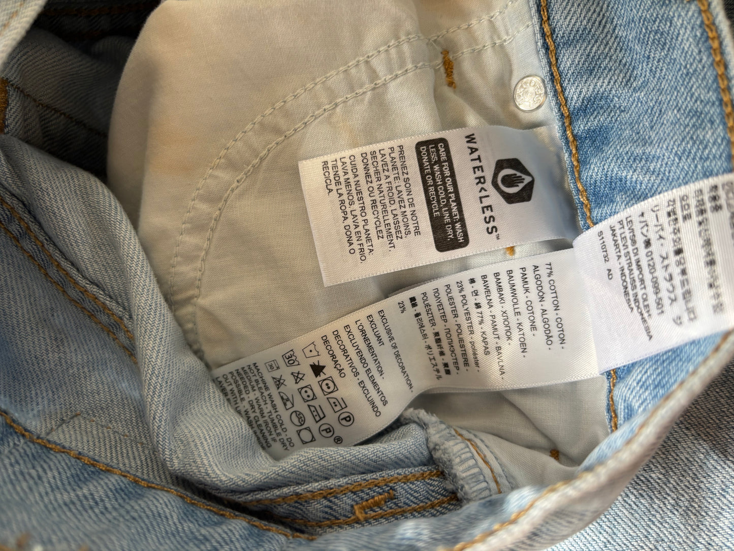 Levi's High Waist Mom Shorts | 27