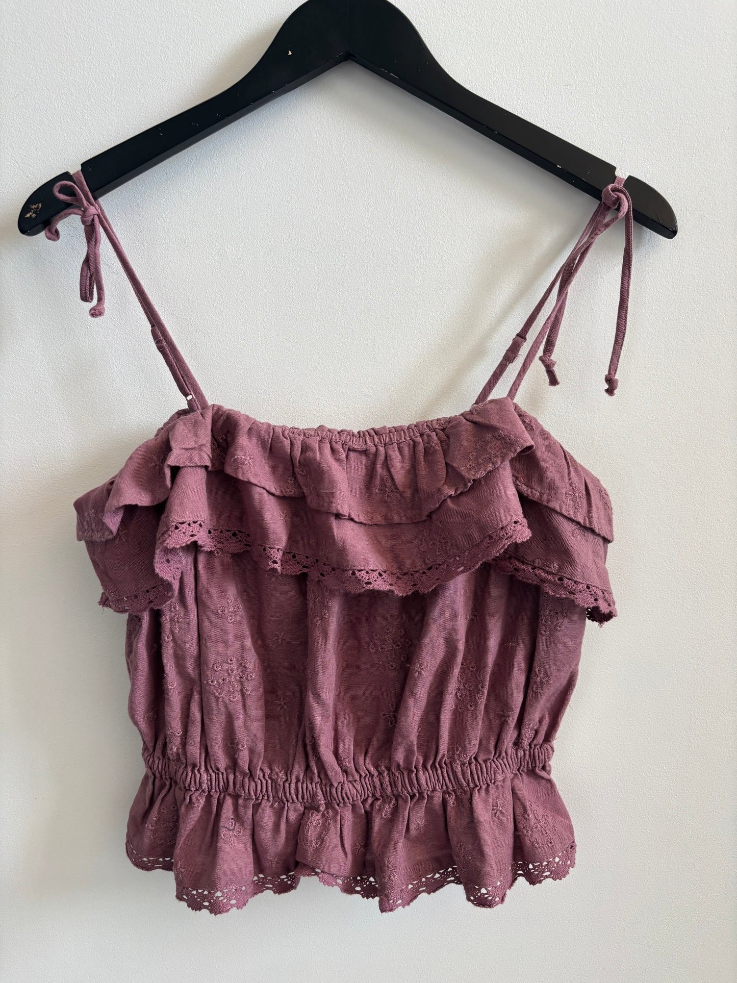 NWT American Eagle Ruffle Eyelet Top | Medium