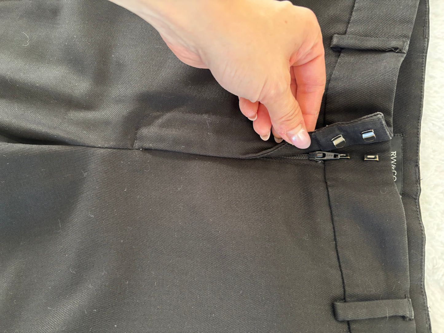 RW&Co Cargo Tapered Black Pants | 4 (O136L4)