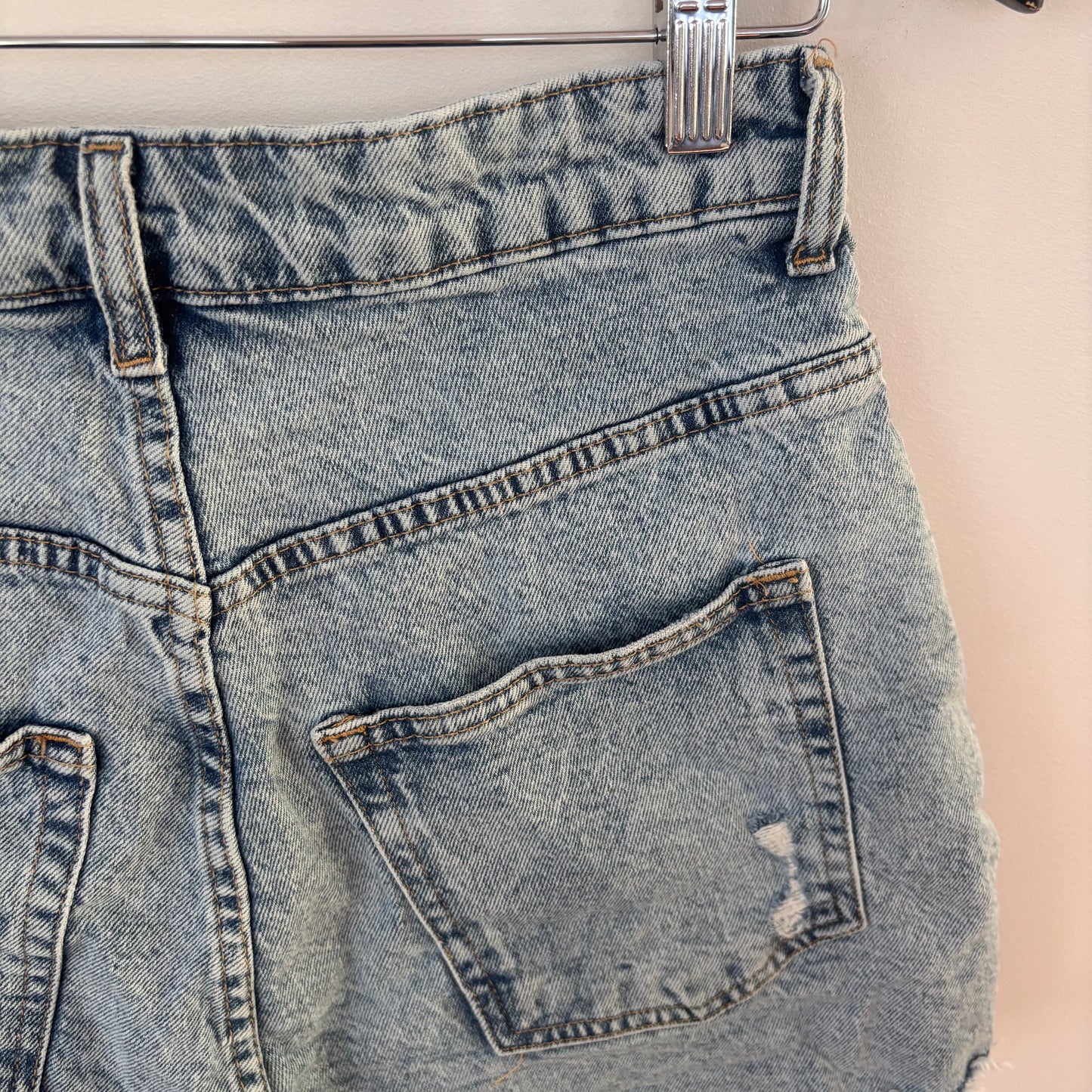 Divided light wash Denim Shorts | Sz 8 (AO9)