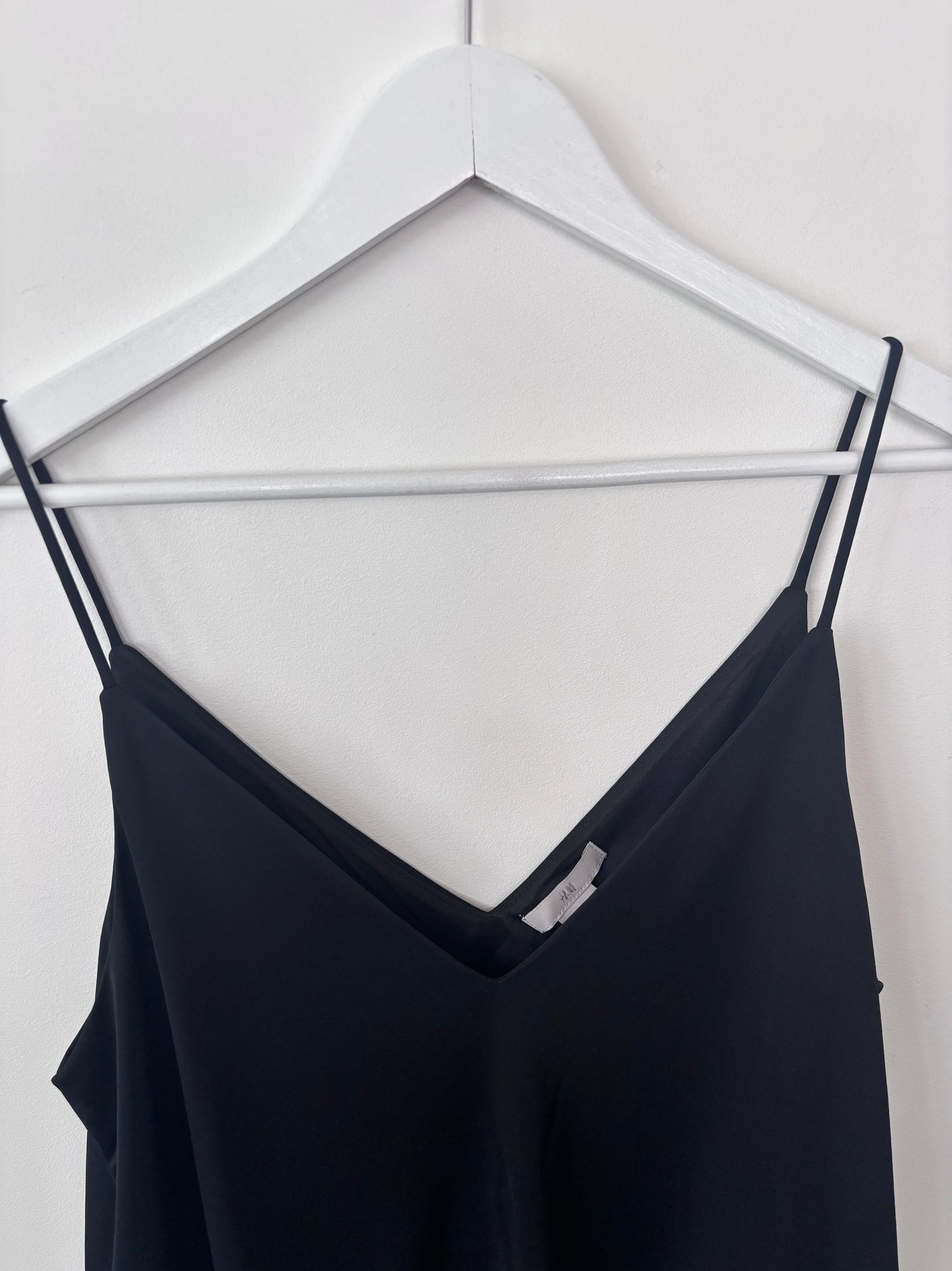 H&M Black V Neck Camisole | Sz Medium