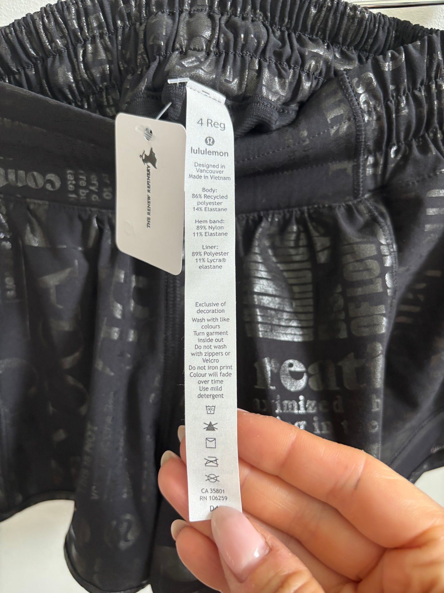 Lululemon Hotty Hot Short II 2.5" Manifesto | 4 (may fit like a 2)