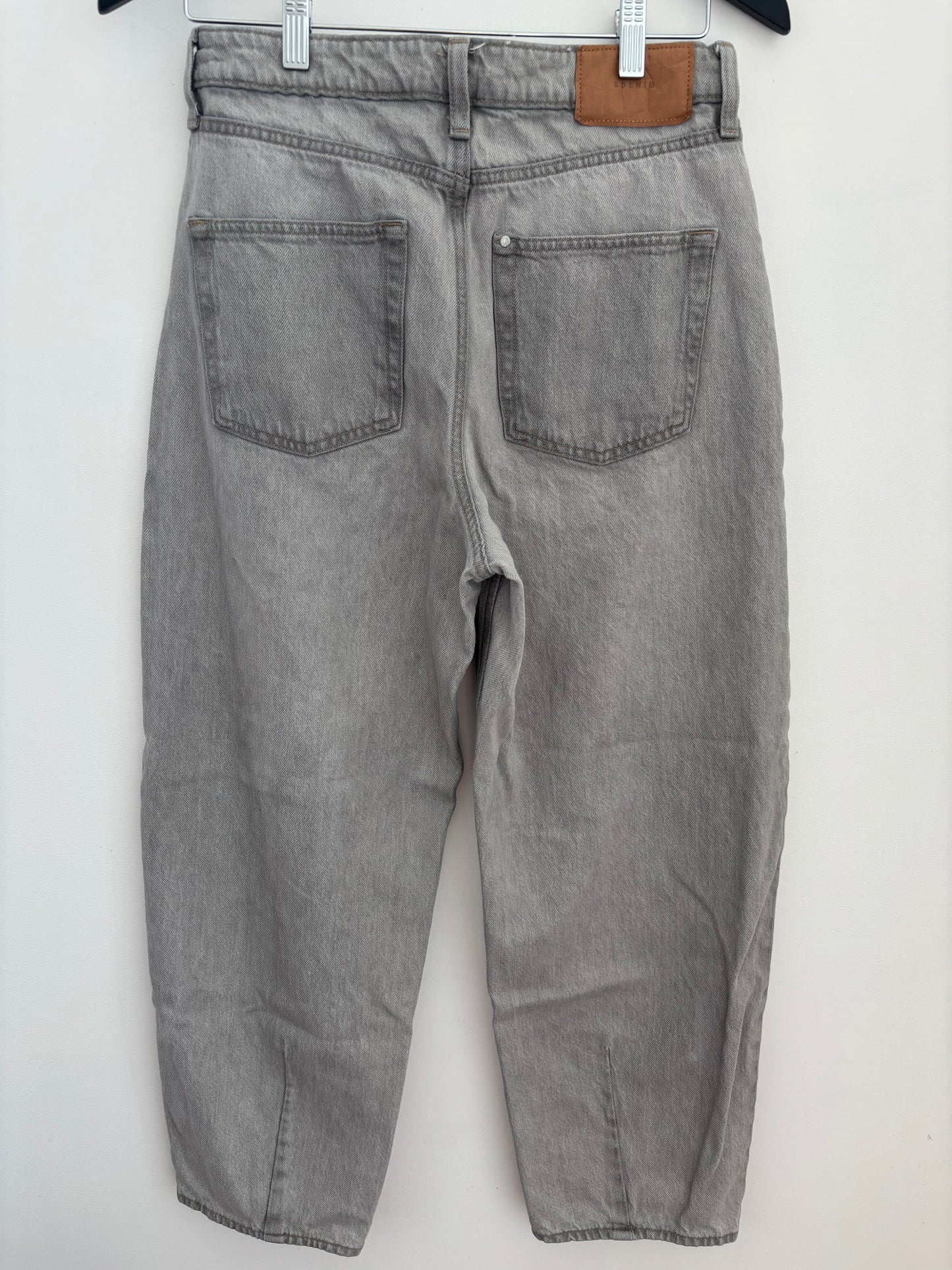 H&M Grey High Rise Loose Barrel Jeans | Sz 2 (fits like 26/27)