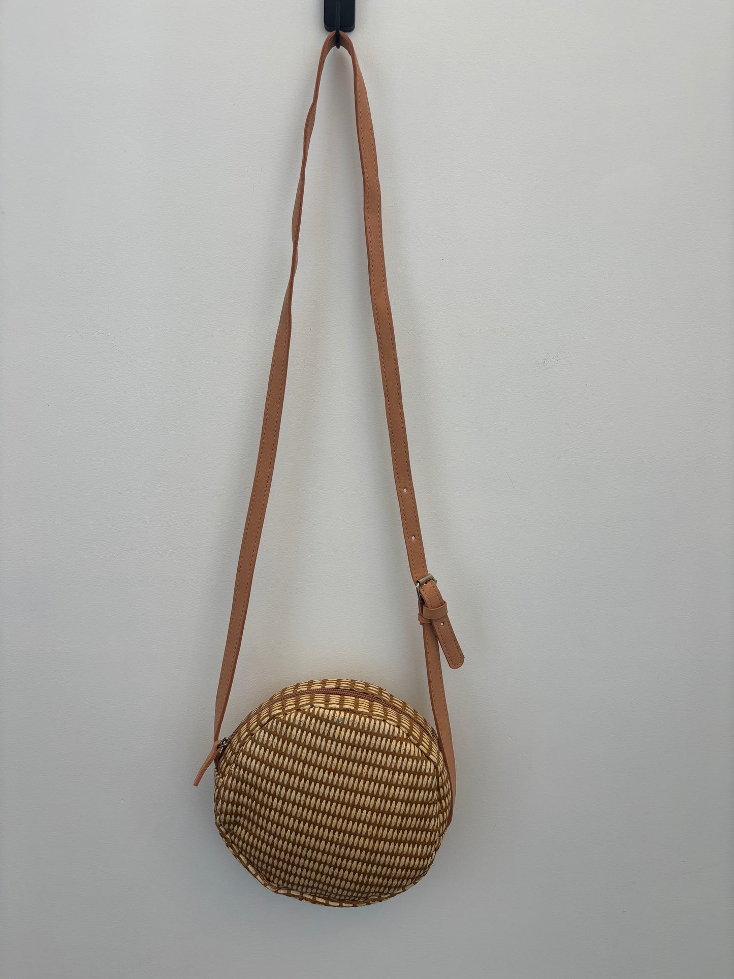 Round Woven Purse