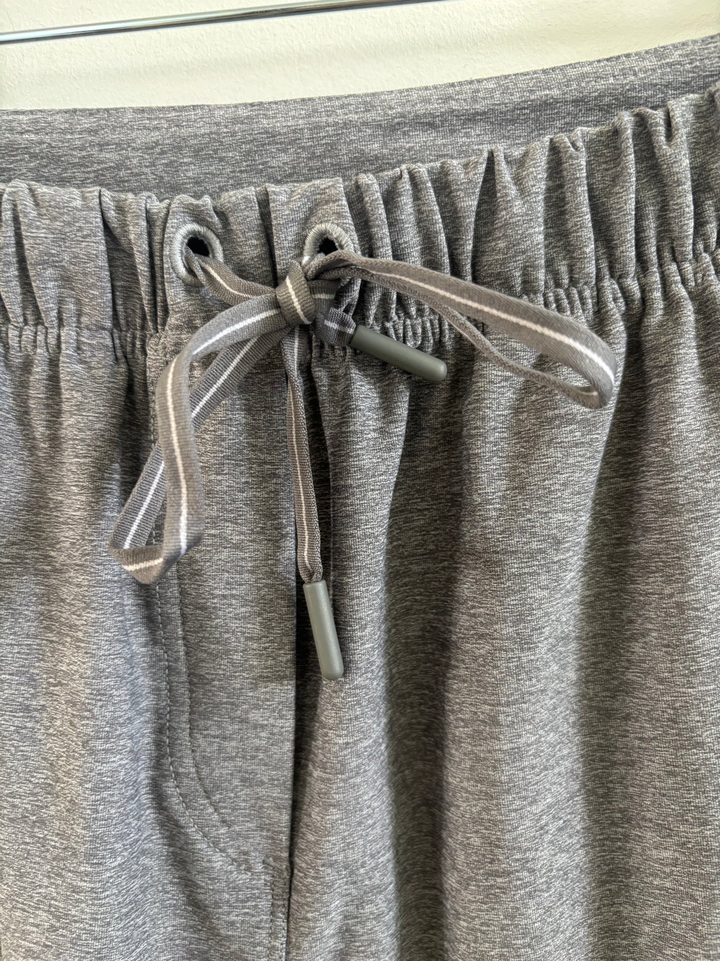 Lululemon Grey Jogger | 4 (A13R5)