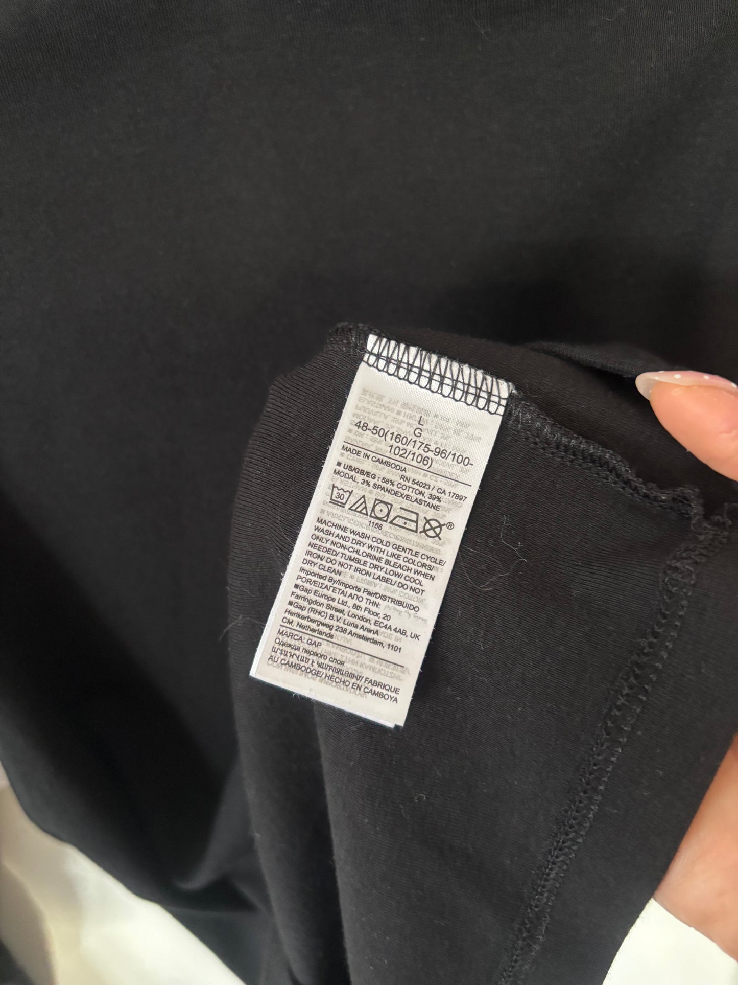 Gap Modern Cut-Out Halter T-Shirt in Black | Large (N71N19)