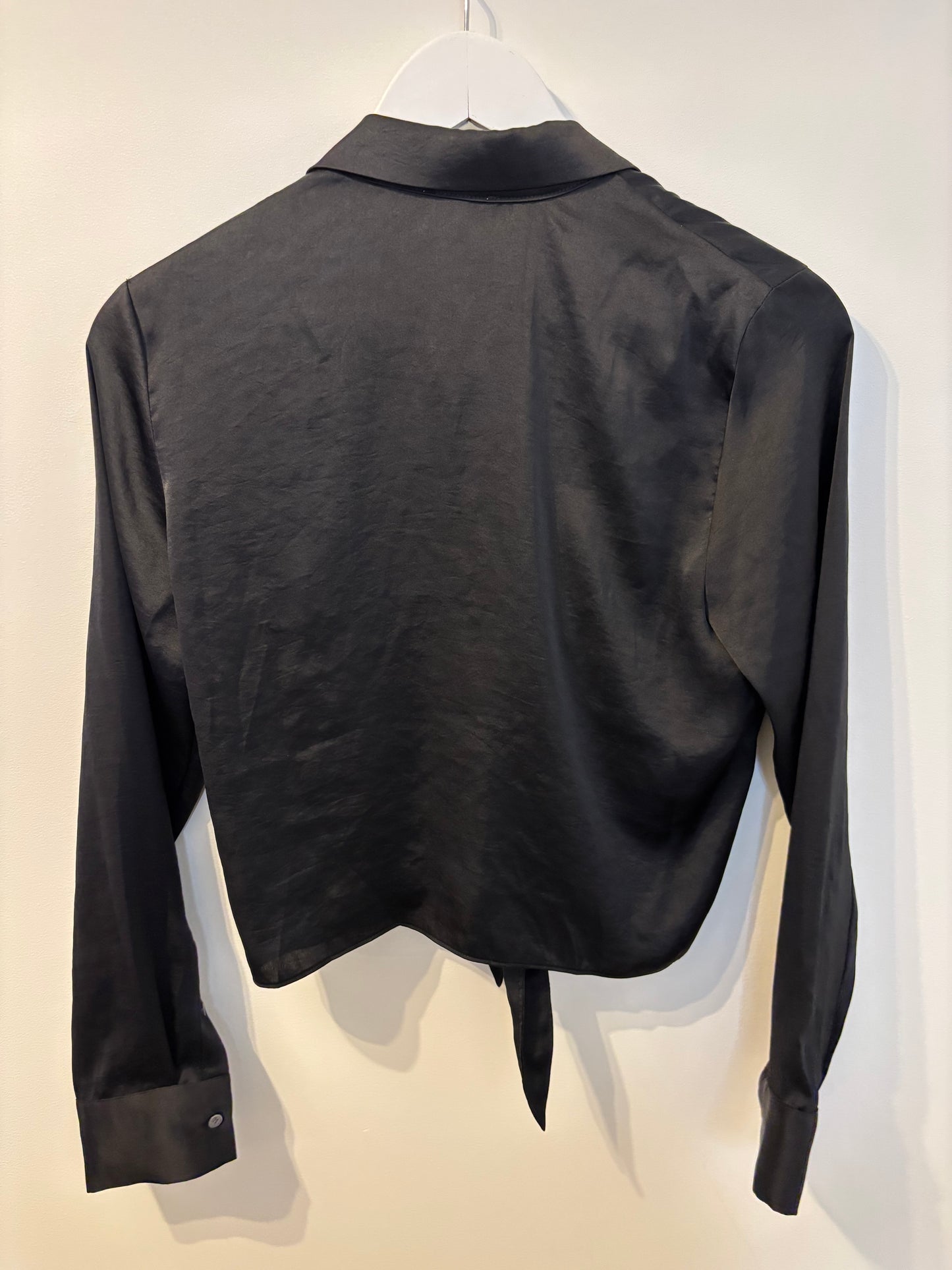Wilfred / Aritzia Peaufiner Black Satin Tie Blouse | Small