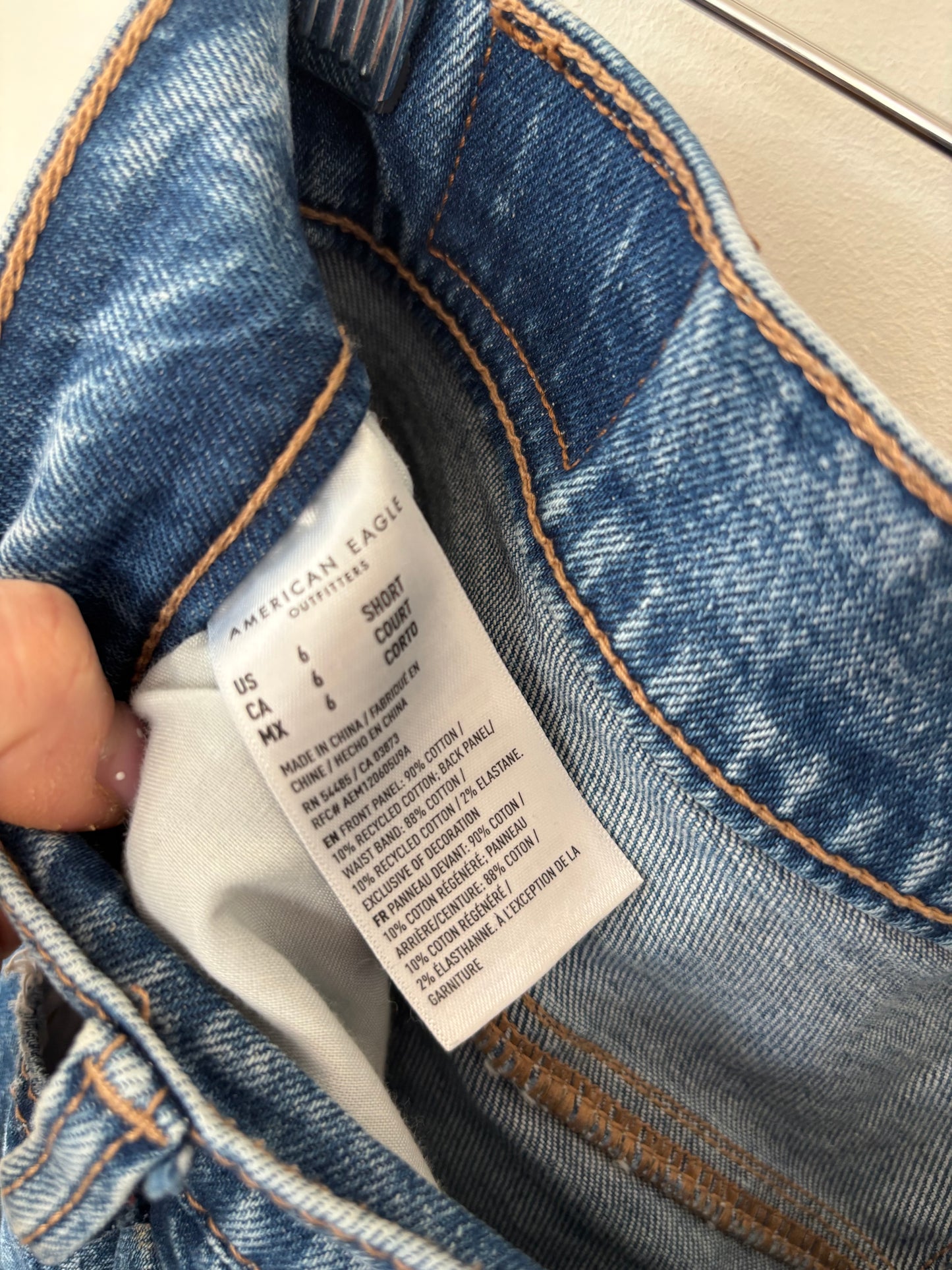 AE Dreamy Drape Strigid Low-Rise Ultra Wide-Leg Jean | 6 Short (N151W2)