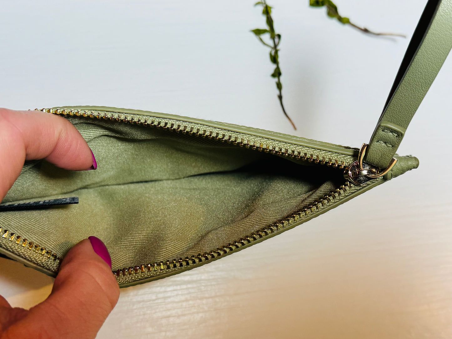 LOVE & LORE Zip Cardholder Wallet