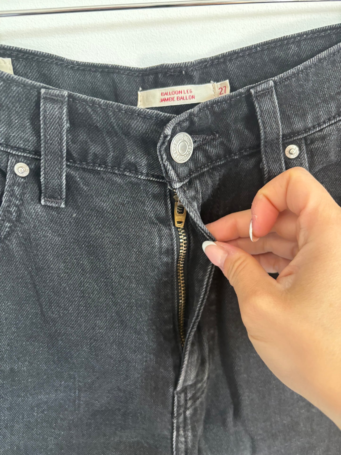 Levi's Black Balloon Jeans | 27