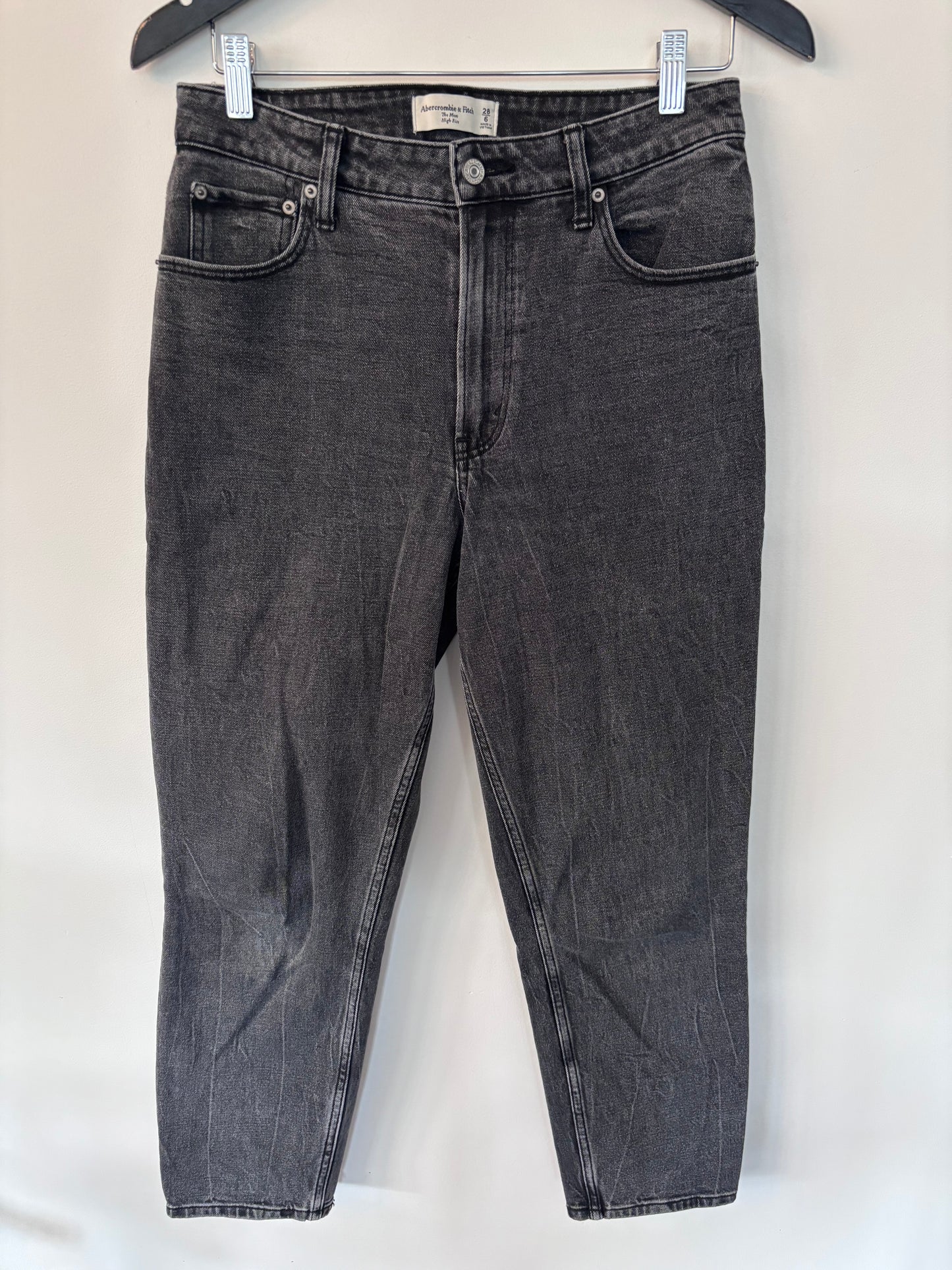 A&F The Mom High Rise Black Wash Jeans | Sz 28