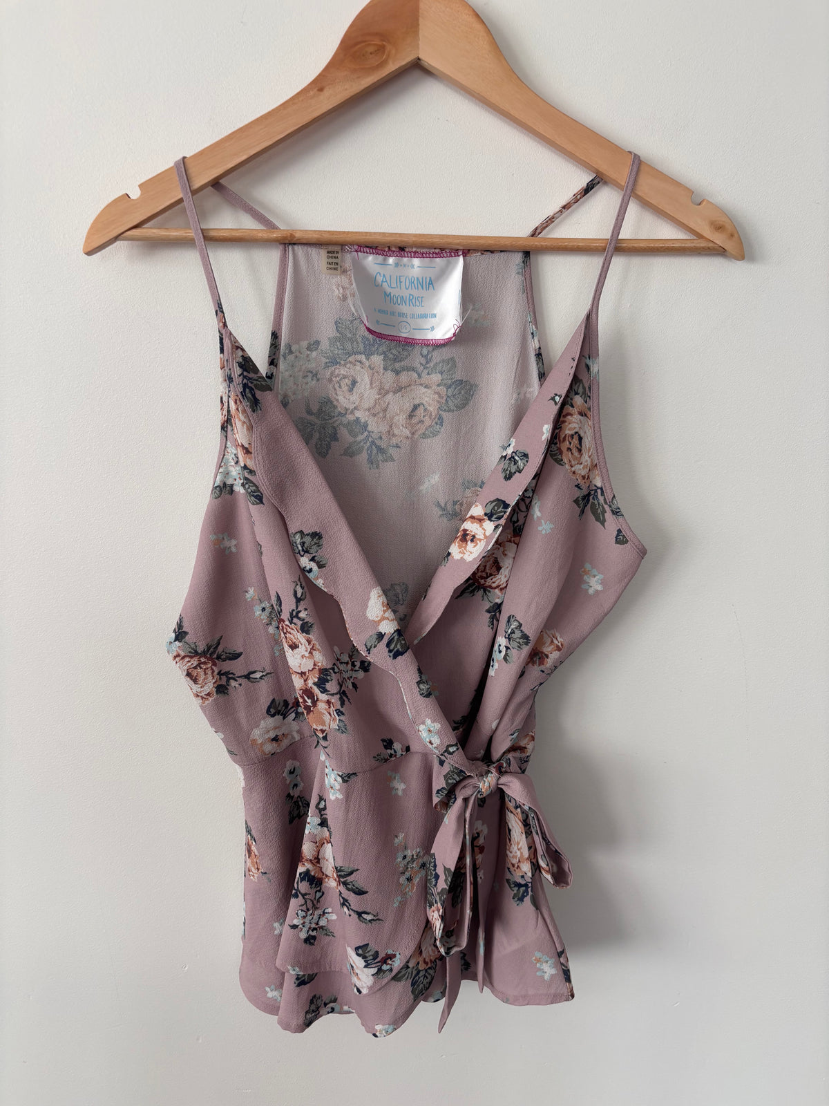 California Moonrise Floral Patterned Wrap Top | Sz Large