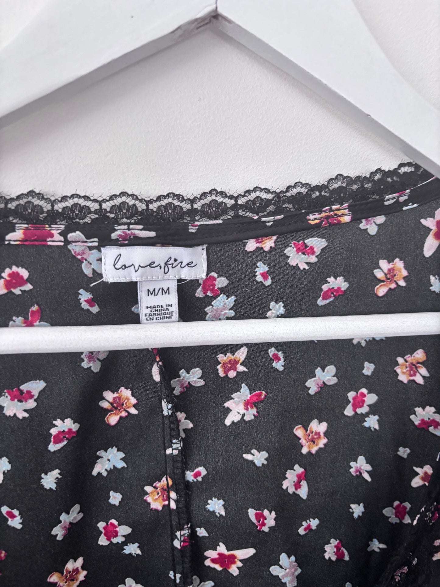 Love, Fire Floral Lace Trim Top | Sz Medium
