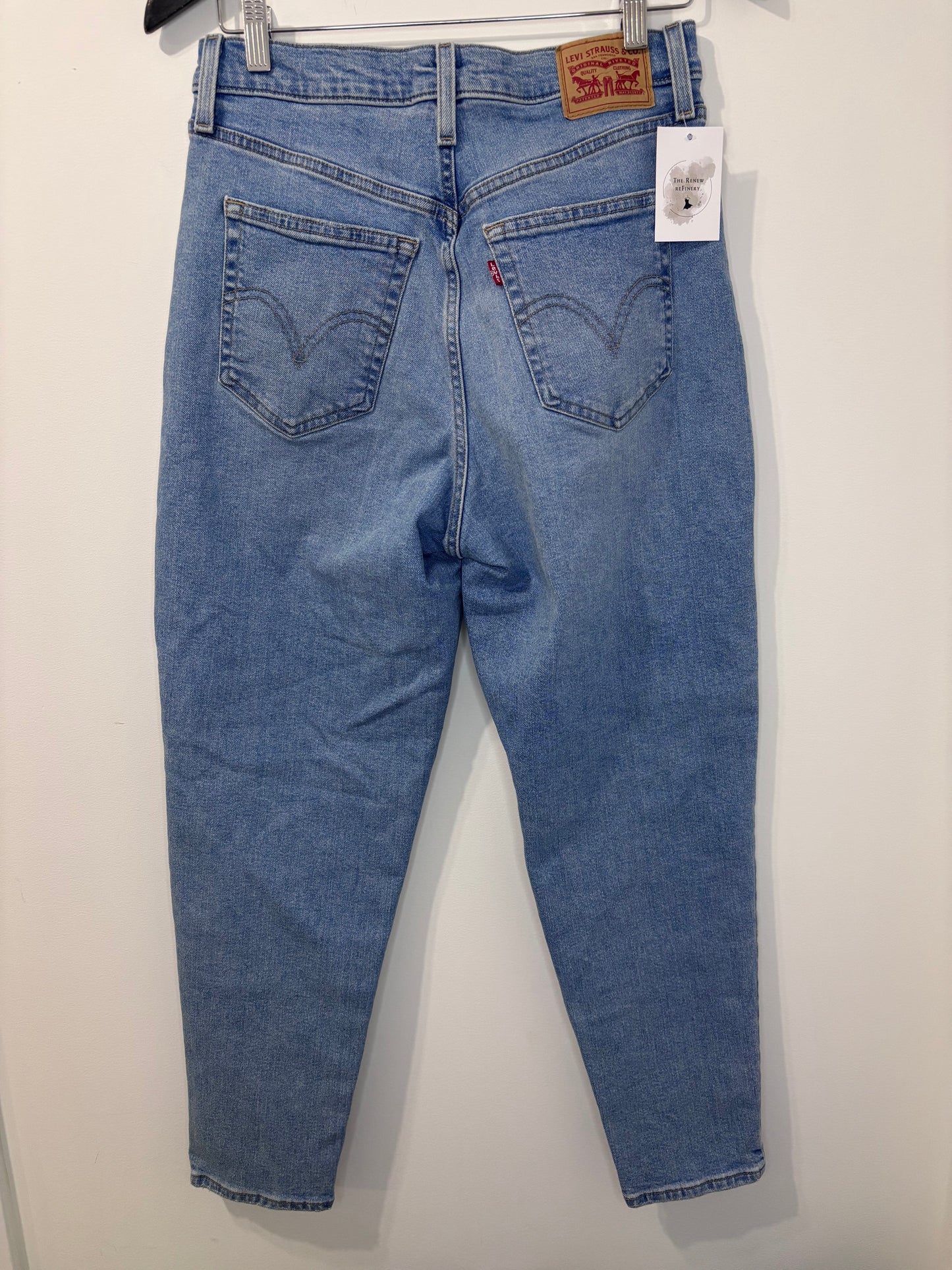 Levi's High Waisted Mom Jeans | Sz 28
