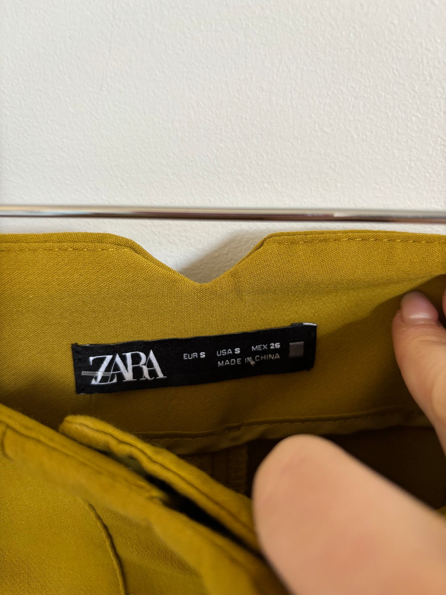 Zara Oil Yellow High Waisted Pleated Pants | Small (O14L4)