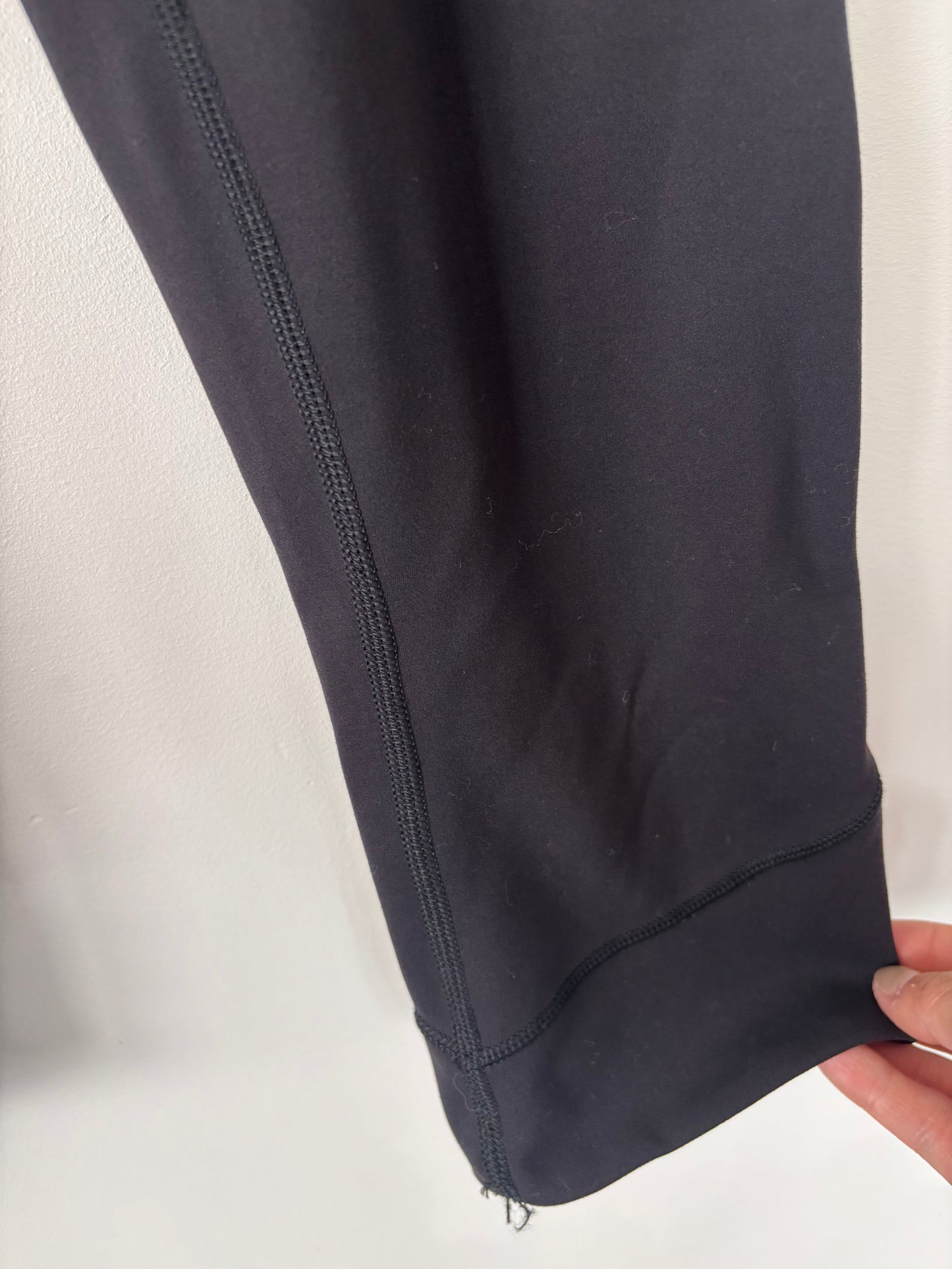 Lululemon In Movement Crop *Everlux 19" Black | Sz 6