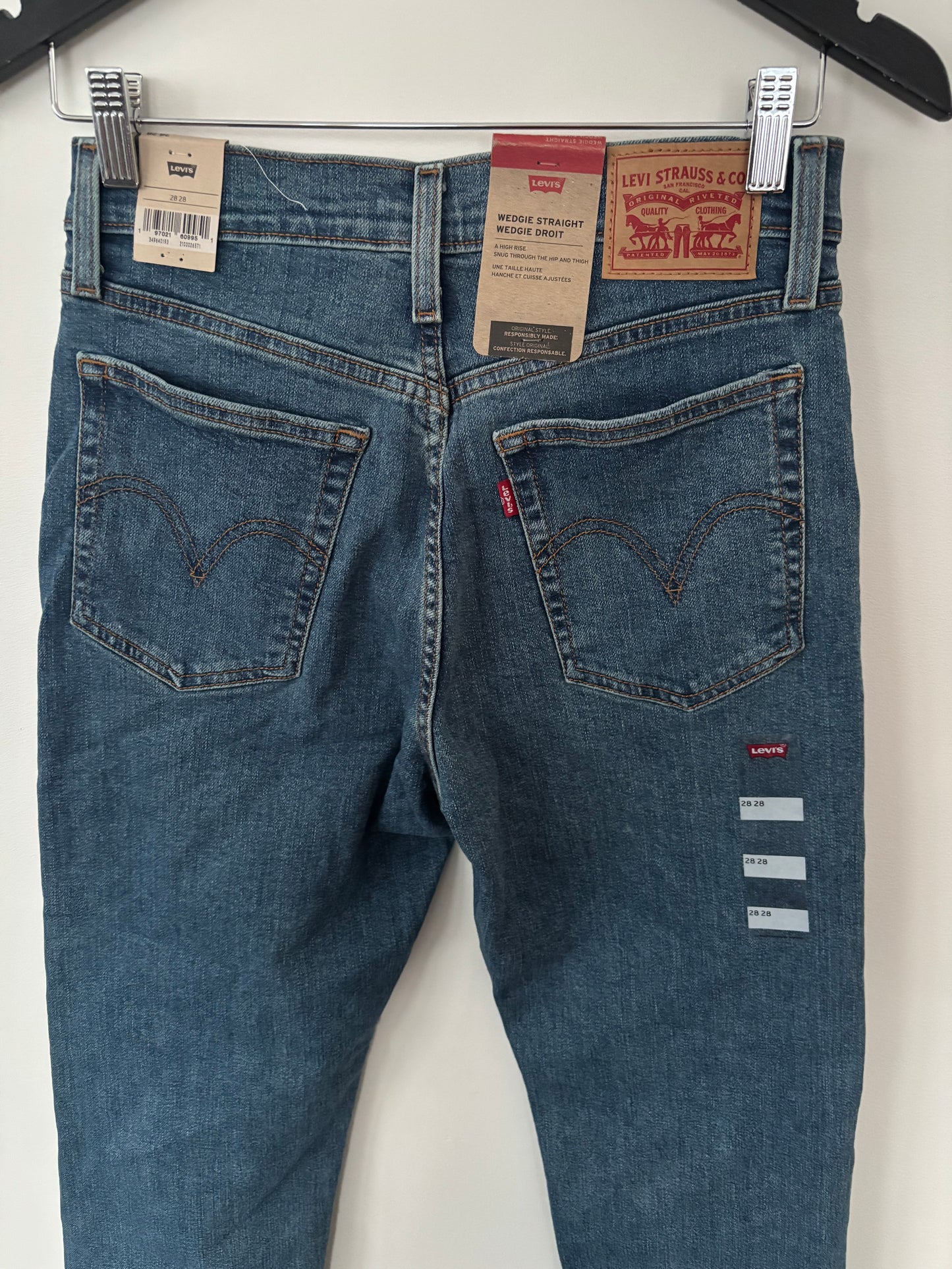 Levi's Wedgie Straight NWT Jeans | Sz 28 (stretch, 28" L)(J136E14)