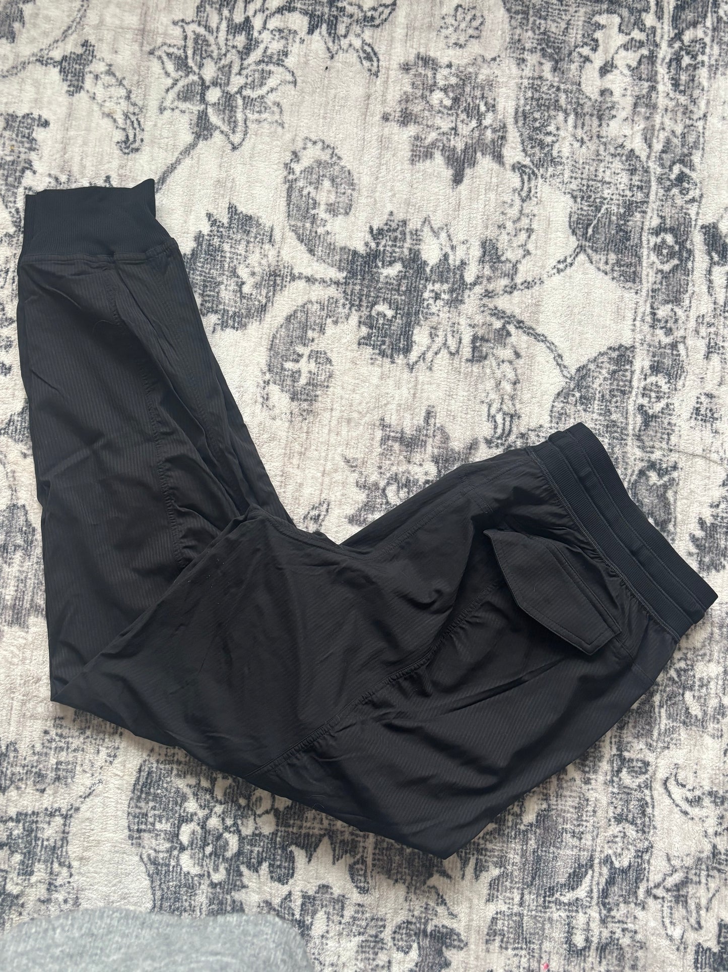 Lululemon Dance Studio Relaxed-Fit Mid-Rise Cargo Jogger| Medium (D019C8)