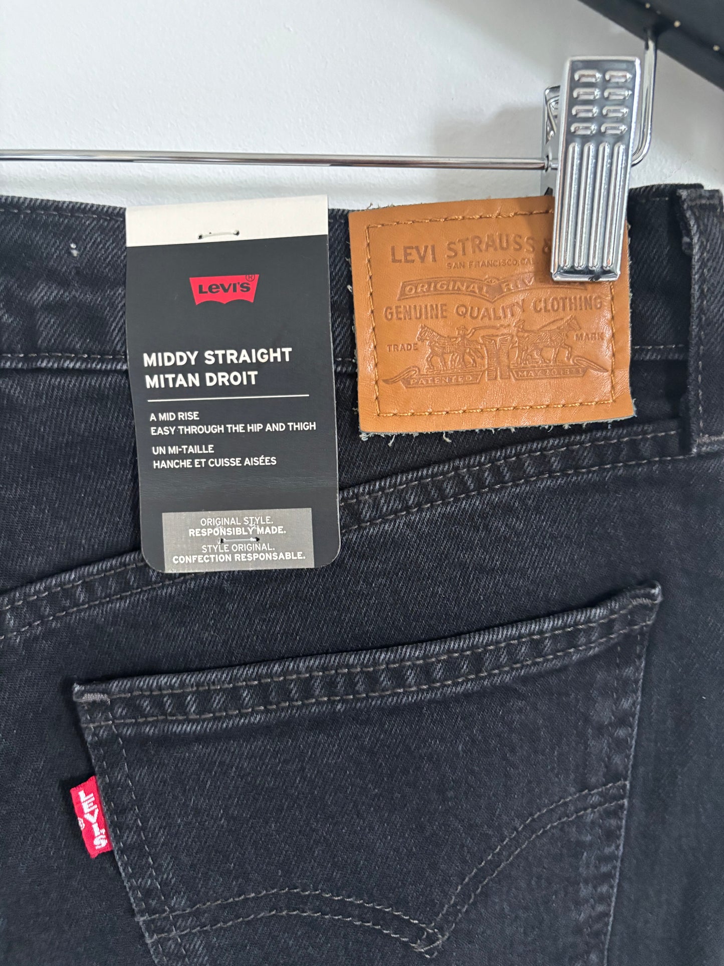 Levi's NWT Middy Straight Denim | 28 (may run small)