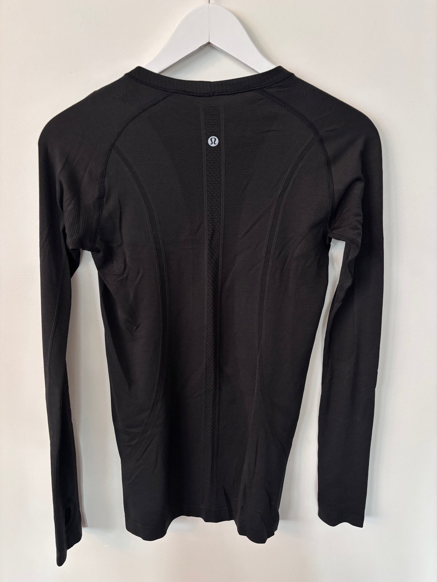 Lululemon Swiftly Tech Long Sleeve Crew in Black | Sz 6 (approx)
