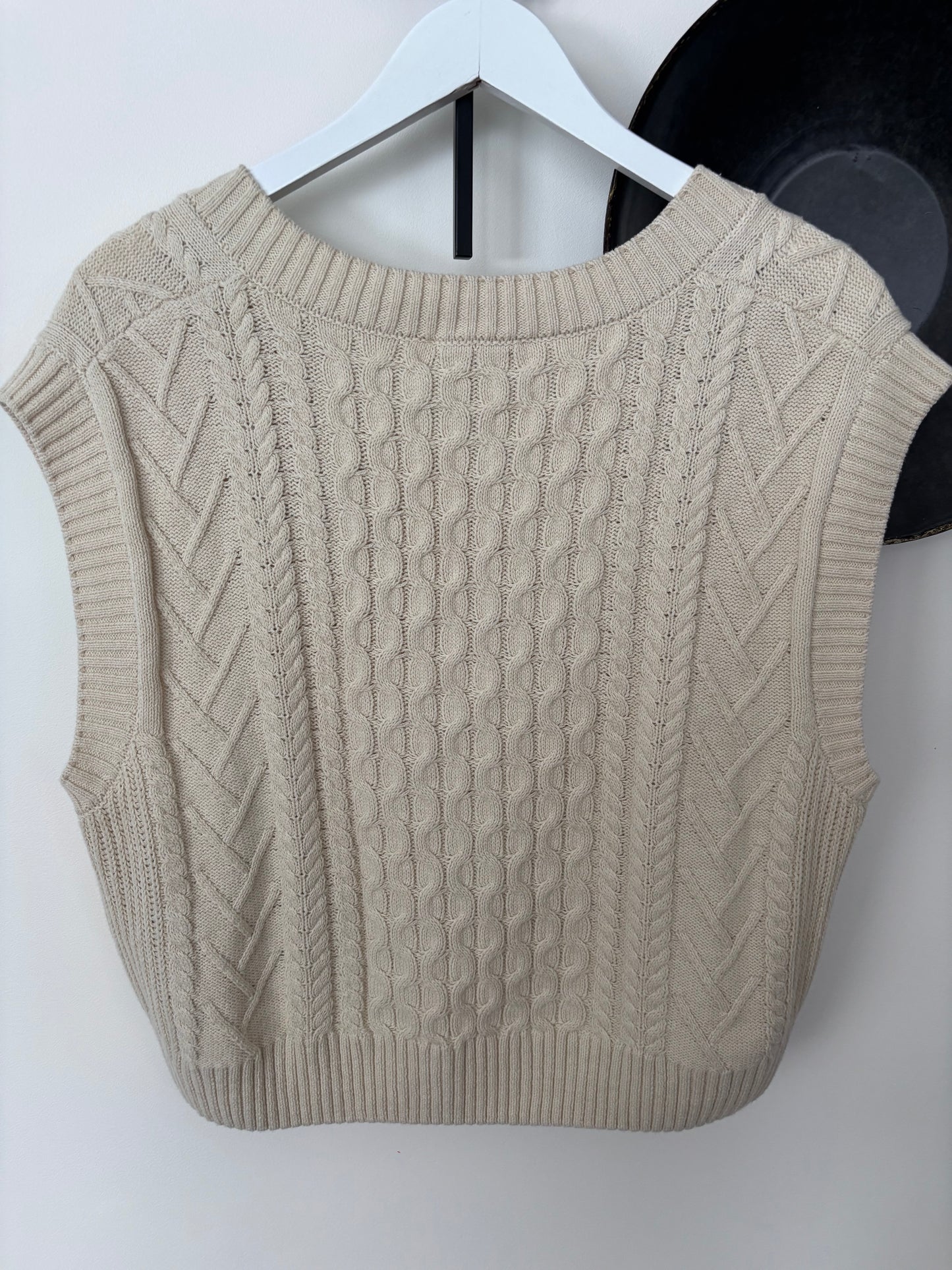 Maison d'Amelia Cream Sweater Vest | Sz Large (M07W2)