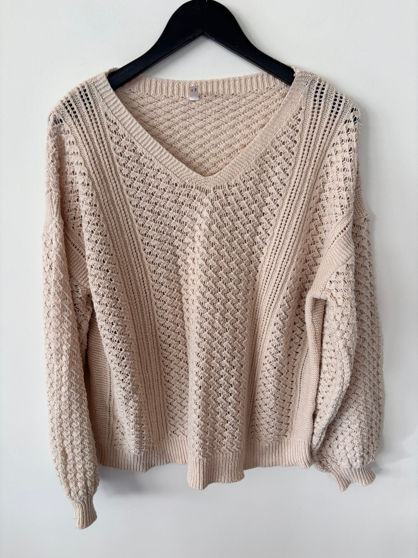 ePretty Beige Knit V-neck Sweater | Sz Large
