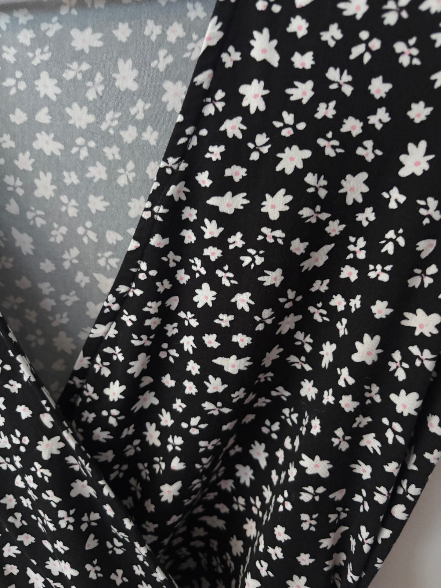 Daisy Print Faux Wrap Top | Sz Medium
