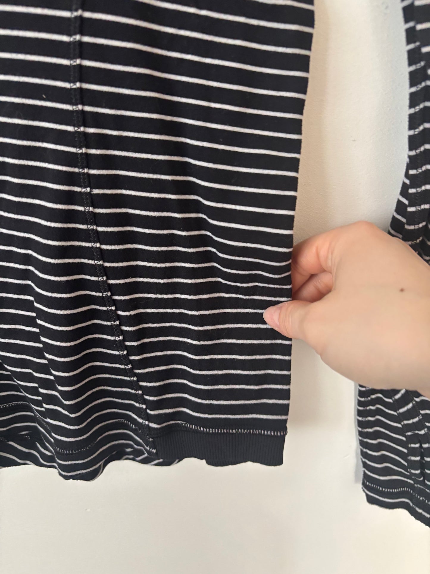 Lululemon Base Runner Long Sleeve BW Stripes | Sz 4 (approx)(F109LP2)