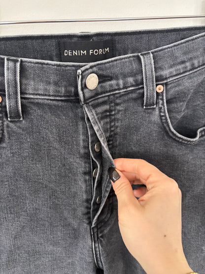 Denim Forum Arlo Straight Leg Denim | Sz 31